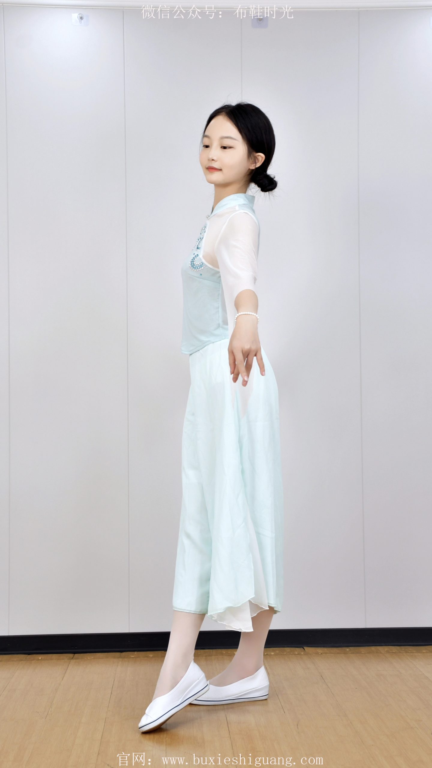 262/双双~【青纱素履】雅姿裁软雾，素履衬春纱，袖底藏云。