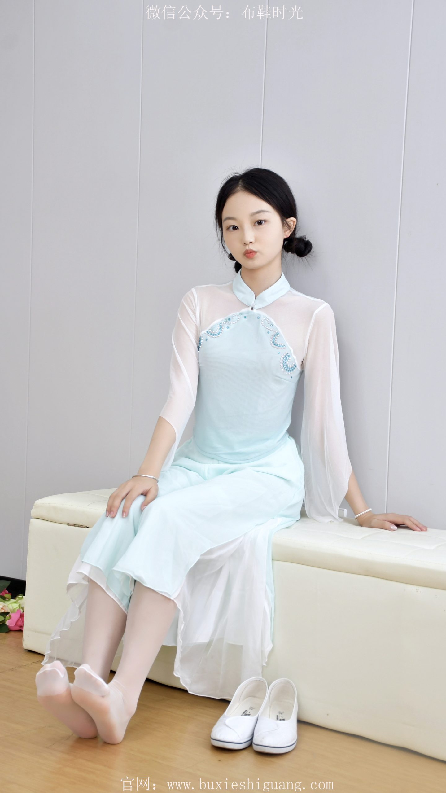 262/双双~【青纱素履】雅姿裁软雾，素履衬春纱，袖底藏云。