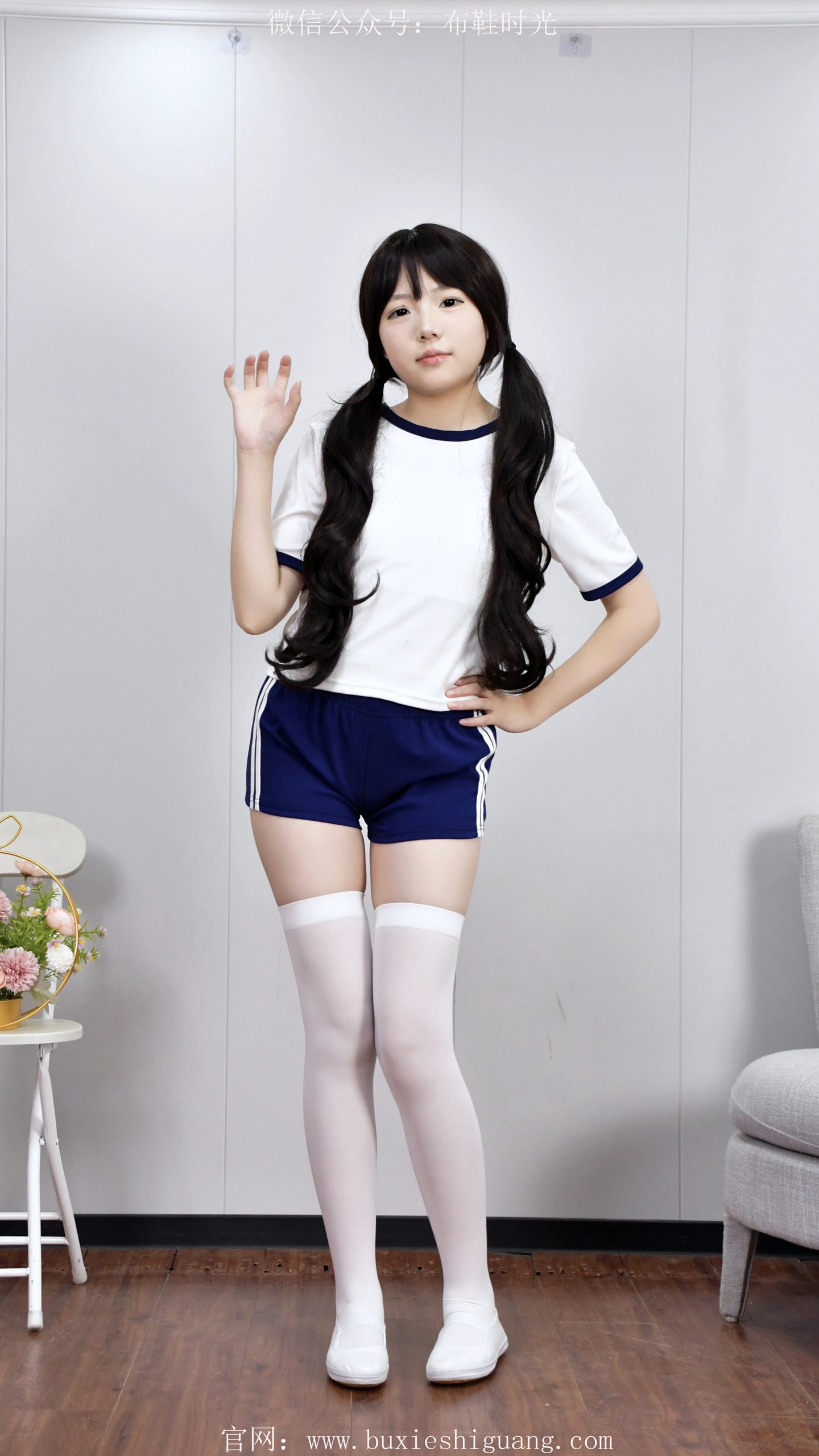 281/泡芙~【白袜轻扬】白袜衬腿柔，赤脚踏木诉清欢