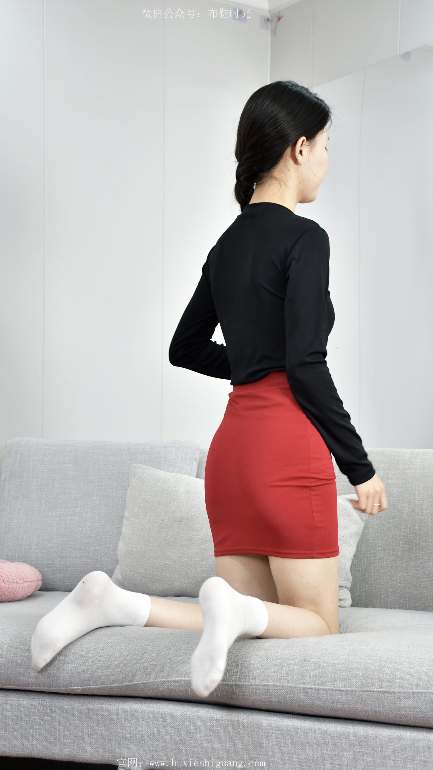 286/月月~【素袜轻履】红裙黑衫映白袜，室雅影柔展风姿。