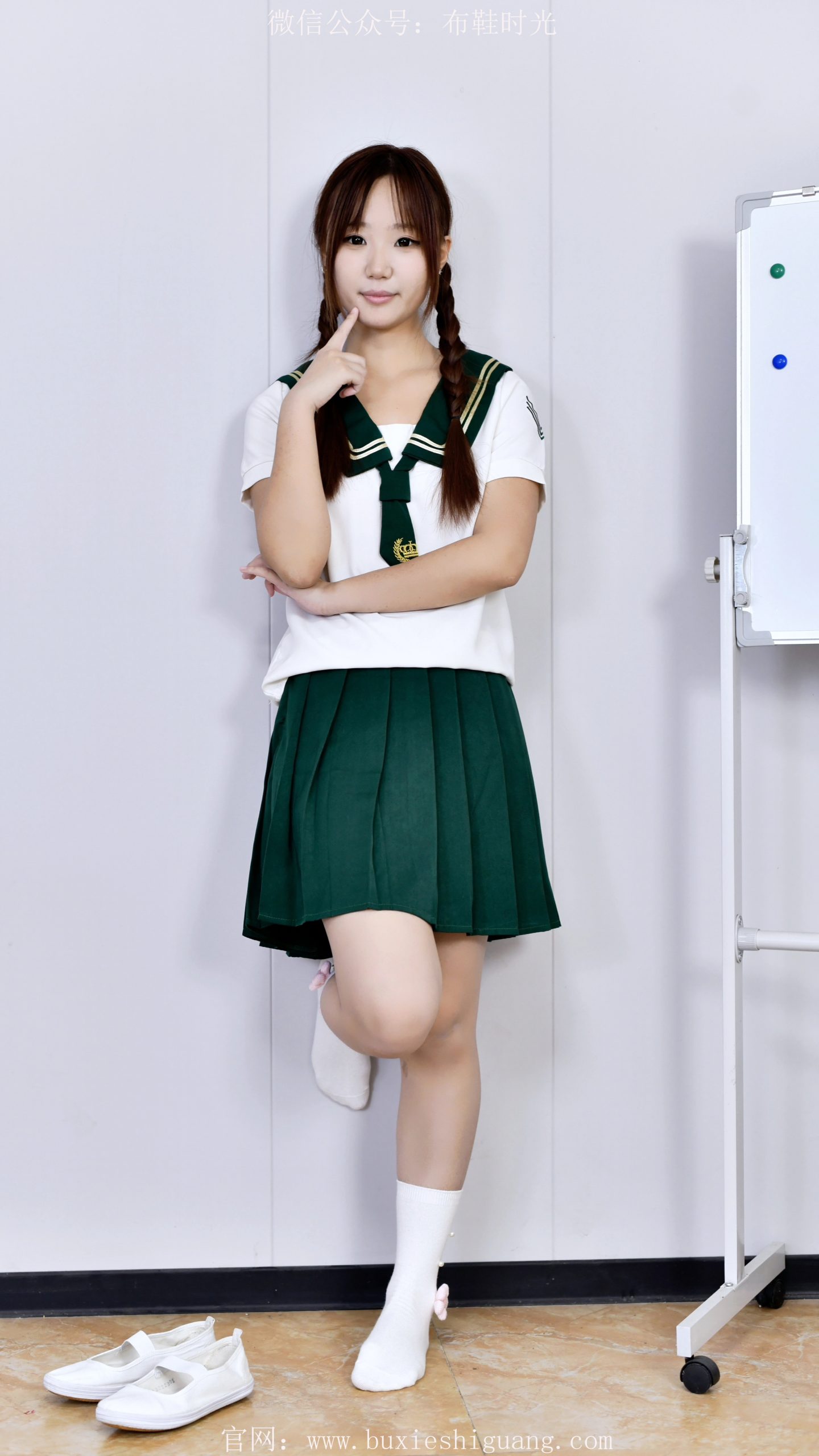 292/UU~【体操鞋】白袜轻褪，校园角落藏娇憨。