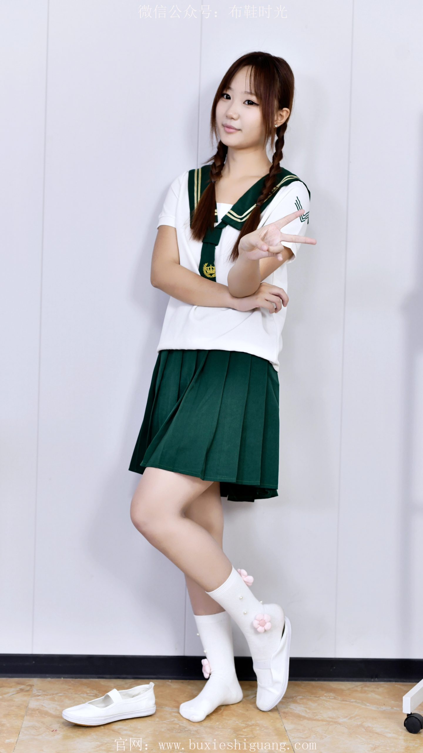 292/UU~【体操鞋】白袜轻褪，校园角落藏娇憨。