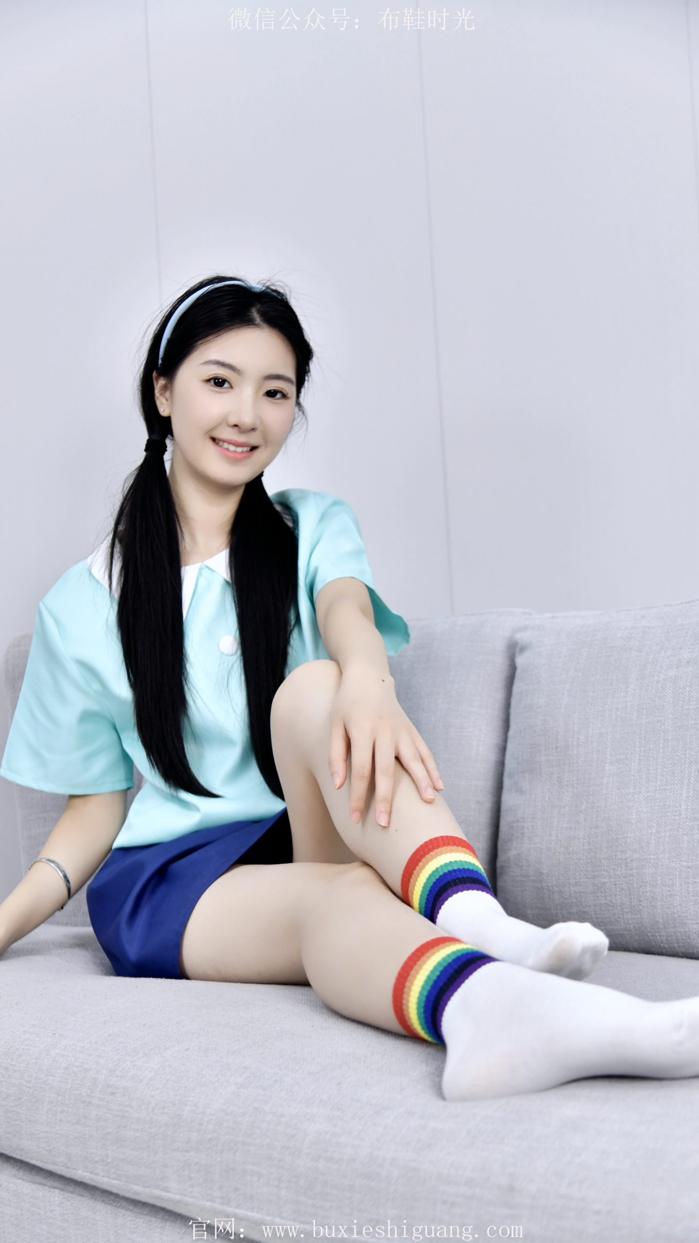 295/灯灯~【元气袜趣】浅室花旁少女姿，彩袜轻鞋映笑颜。