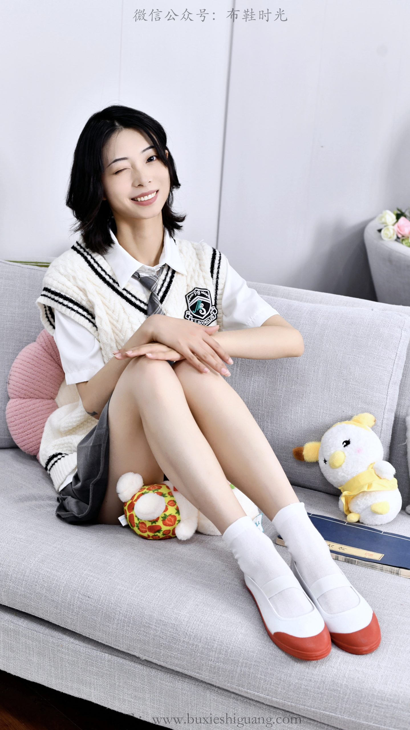 306/斯文~【鸿运执履】举鞋迎鸿运，马年步步赢。