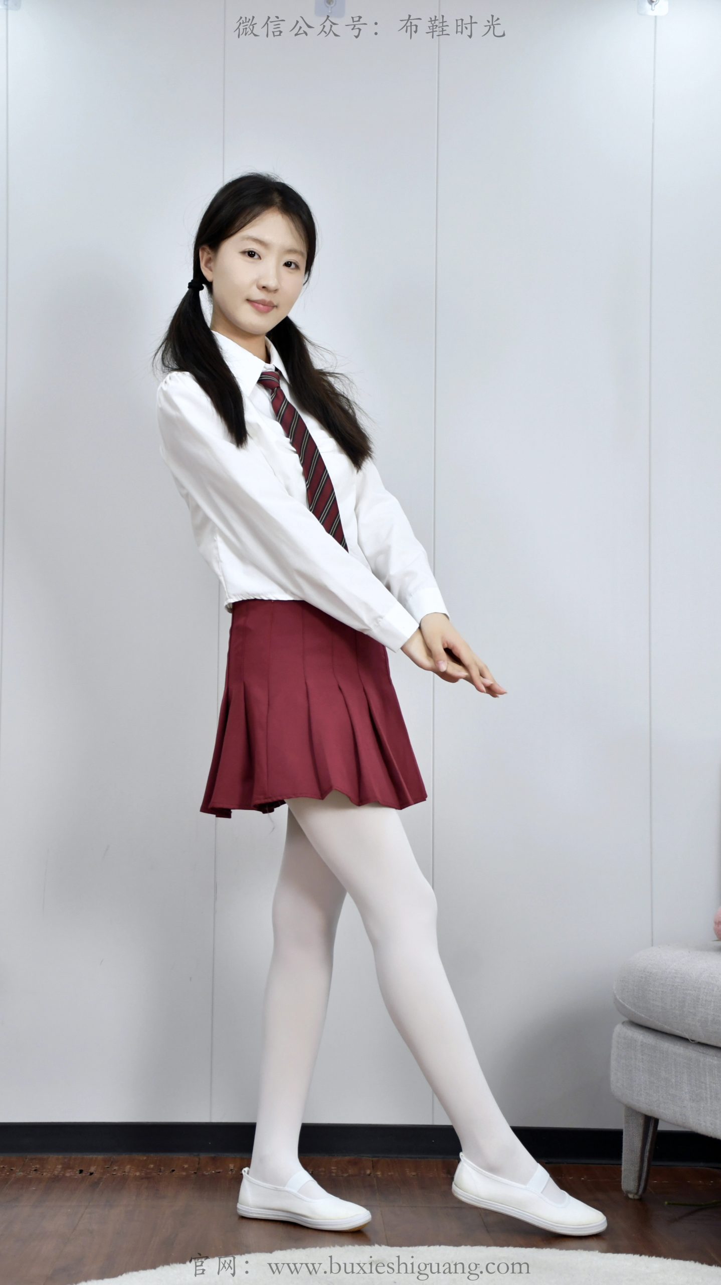 310/月月~【白袜轻扬】白袜映鞋，裙角轻扬，少女心事藏花间。