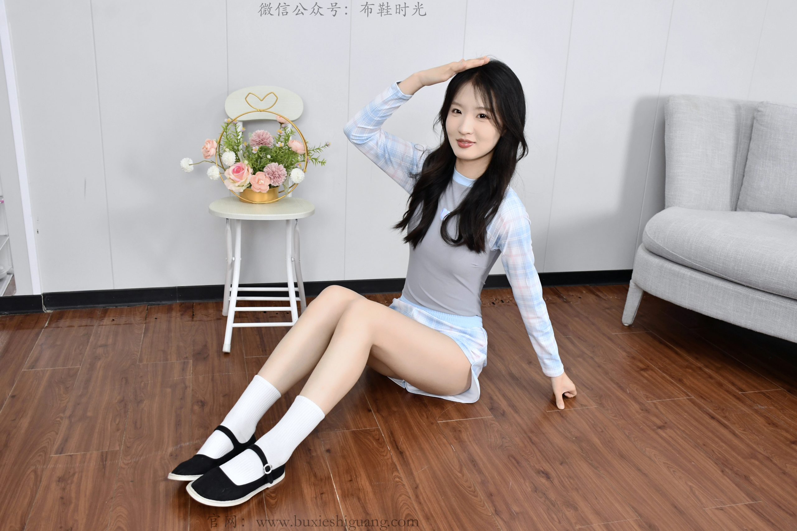 317/月月~【袜鞋相映】浅格衬柔肤，袜鞋藏少女清甜。