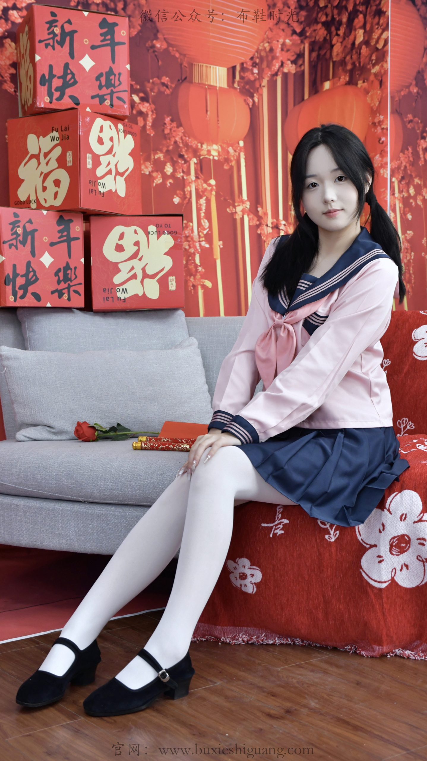 318/岁岁~【福年甜趣】红福满屏甜妹，白袜红舞鞋藏新春软意。