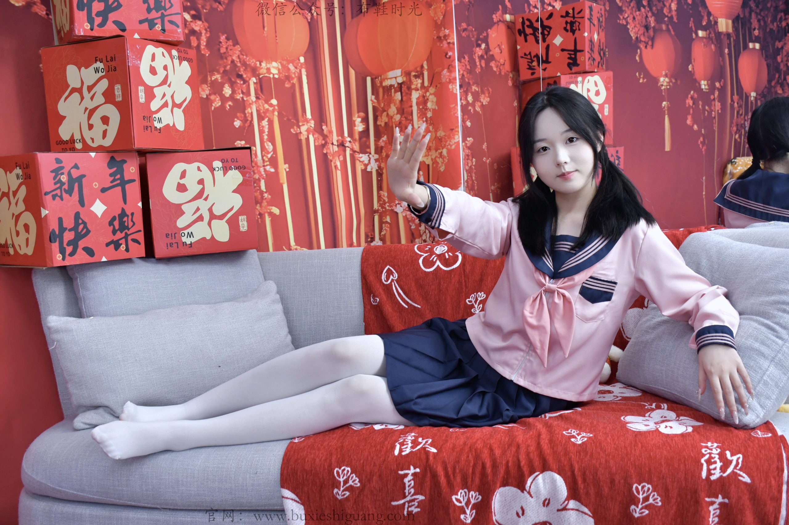 318/岁岁~【福年甜趣】红福满屏甜妹，白袜红舞鞋藏新春软意。