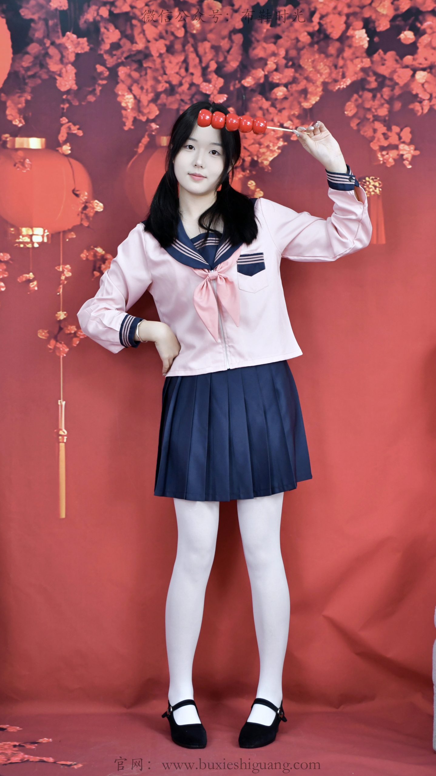 318/岁岁~【福年甜趣】红福满屏甜妹，白袜红舞鞋藏新春软意。