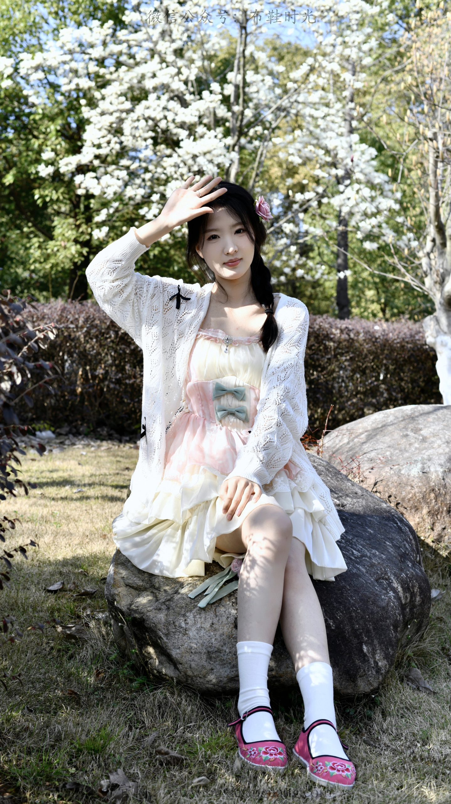 320/月月~【春林玉影】春林映玉颜，袜鞋绣韵，步履生香。