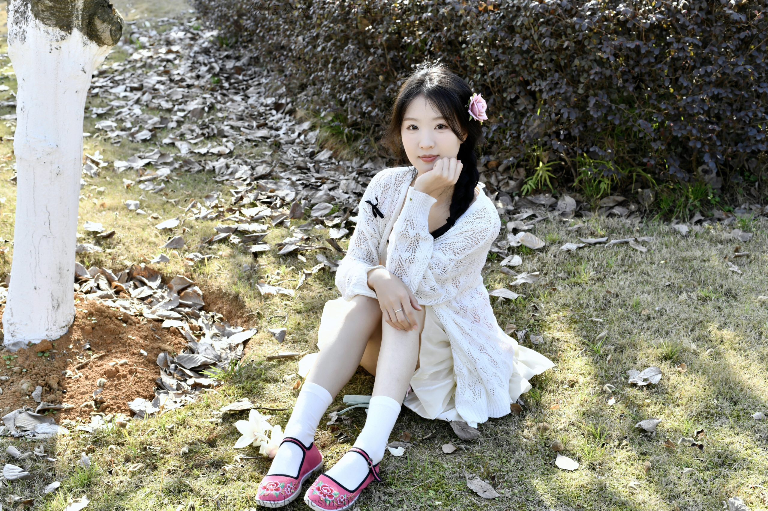 320/月月~【春林玉影】春林映玉颜，袜鞋绣韵，步履生香。