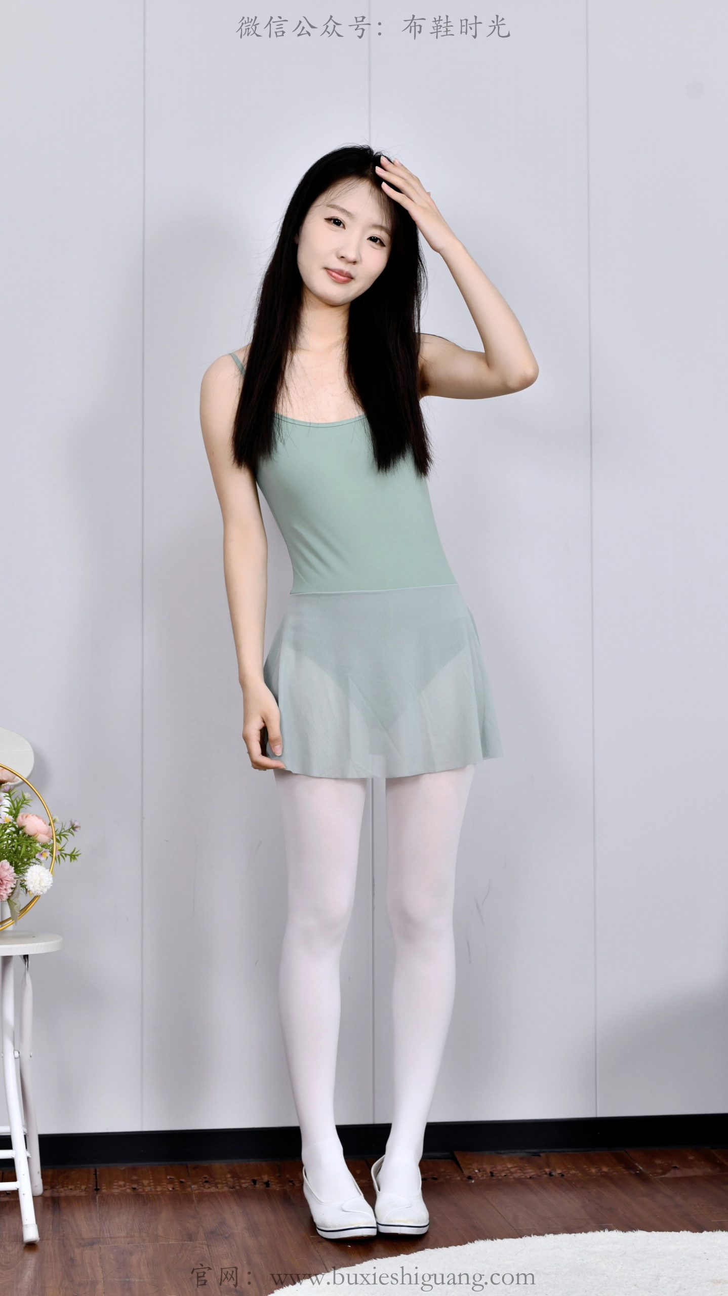 321/月月~【清舞素袜】绿裙轻舞，白袜映足，静享时光。