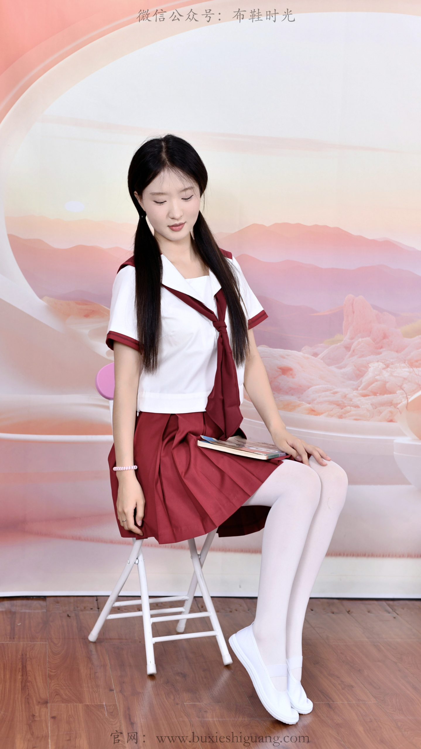 322/月月~【元气少女】白袜映清辉 红裙藏稚气 步履皆温柔