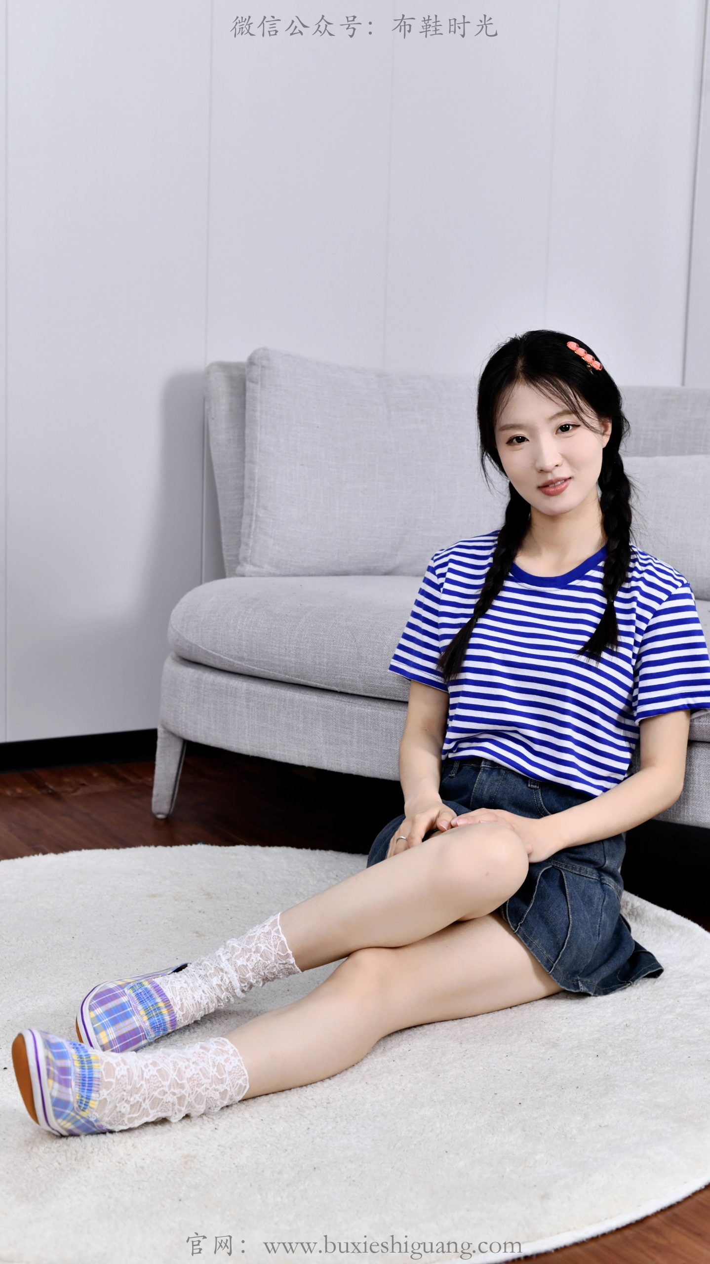 323/月月~【元气少女】辫影轻摇，蕾丝袜影，定格青春灵动瞬间。