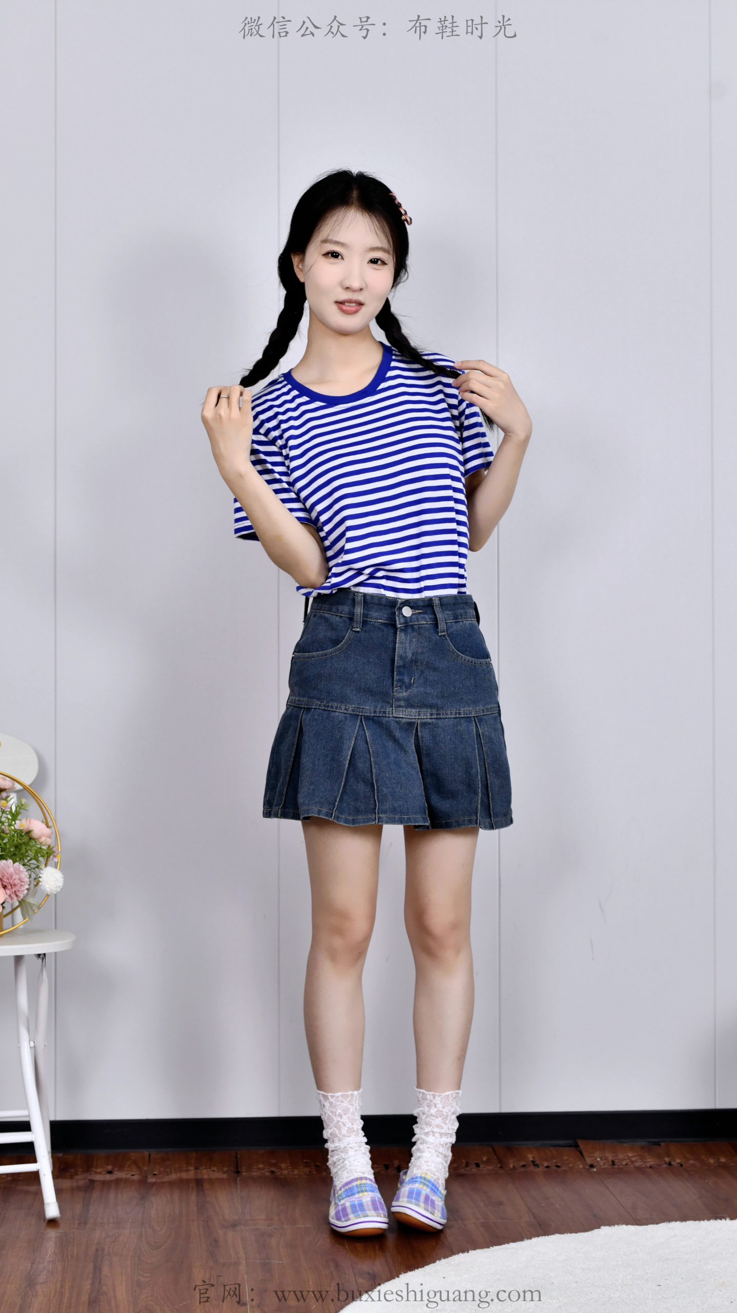 323/月月~【元气少女】辫影轻摇，蕾丝袜影，定格青春灵动瞬间。