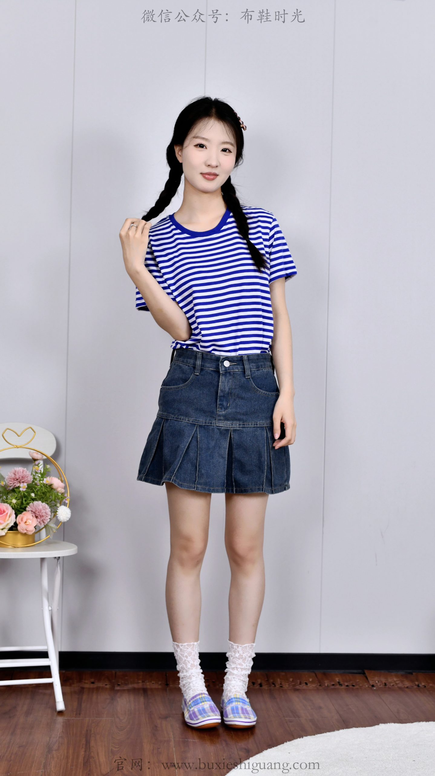 323/月月~【元气少女】辫影轻摇，蕾丝袜影，定格青春灵动瞬间。