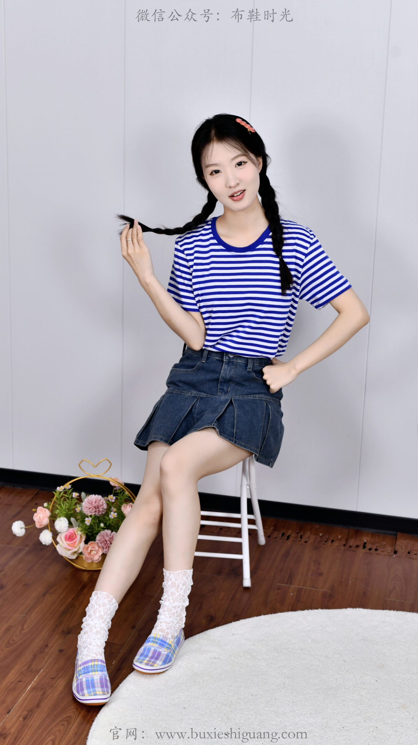 323/月月~【元气少女】辫影轻摇，蕾丝袜影，定格青春灵动瞬间。