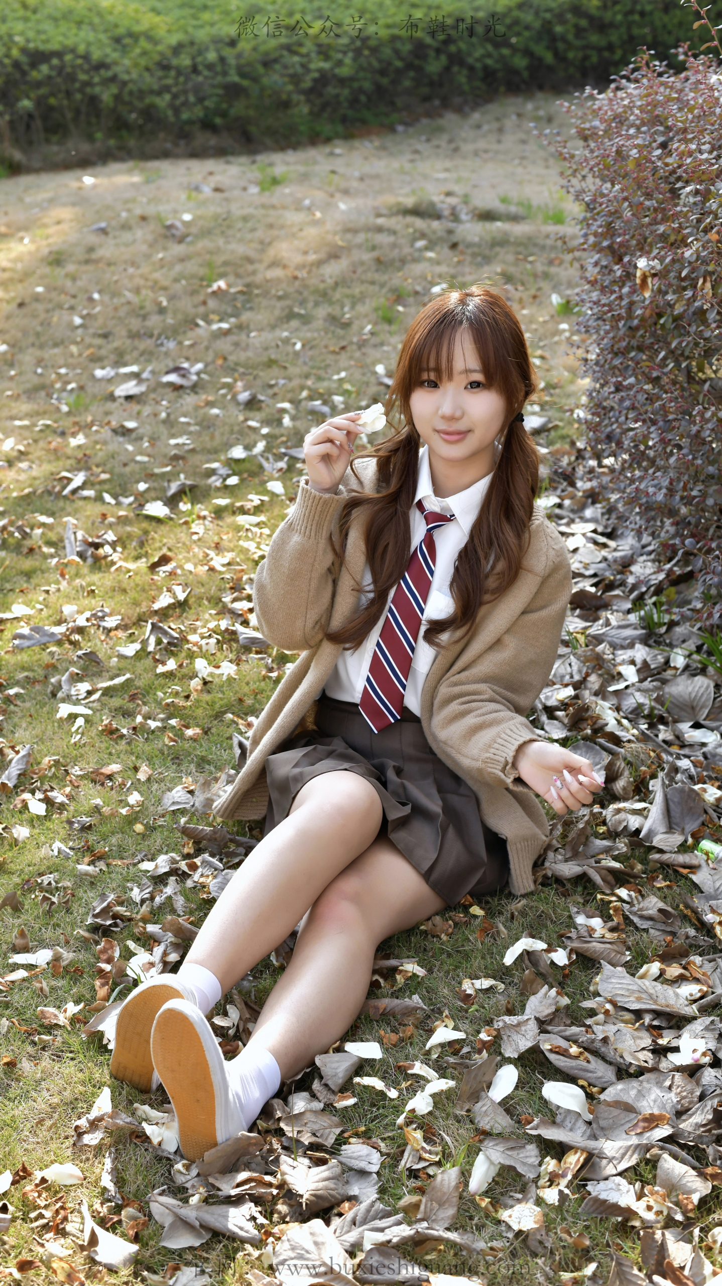 326/UU~【春野JK】玉兰落满春径，JK少女定格校园青春瞬间。