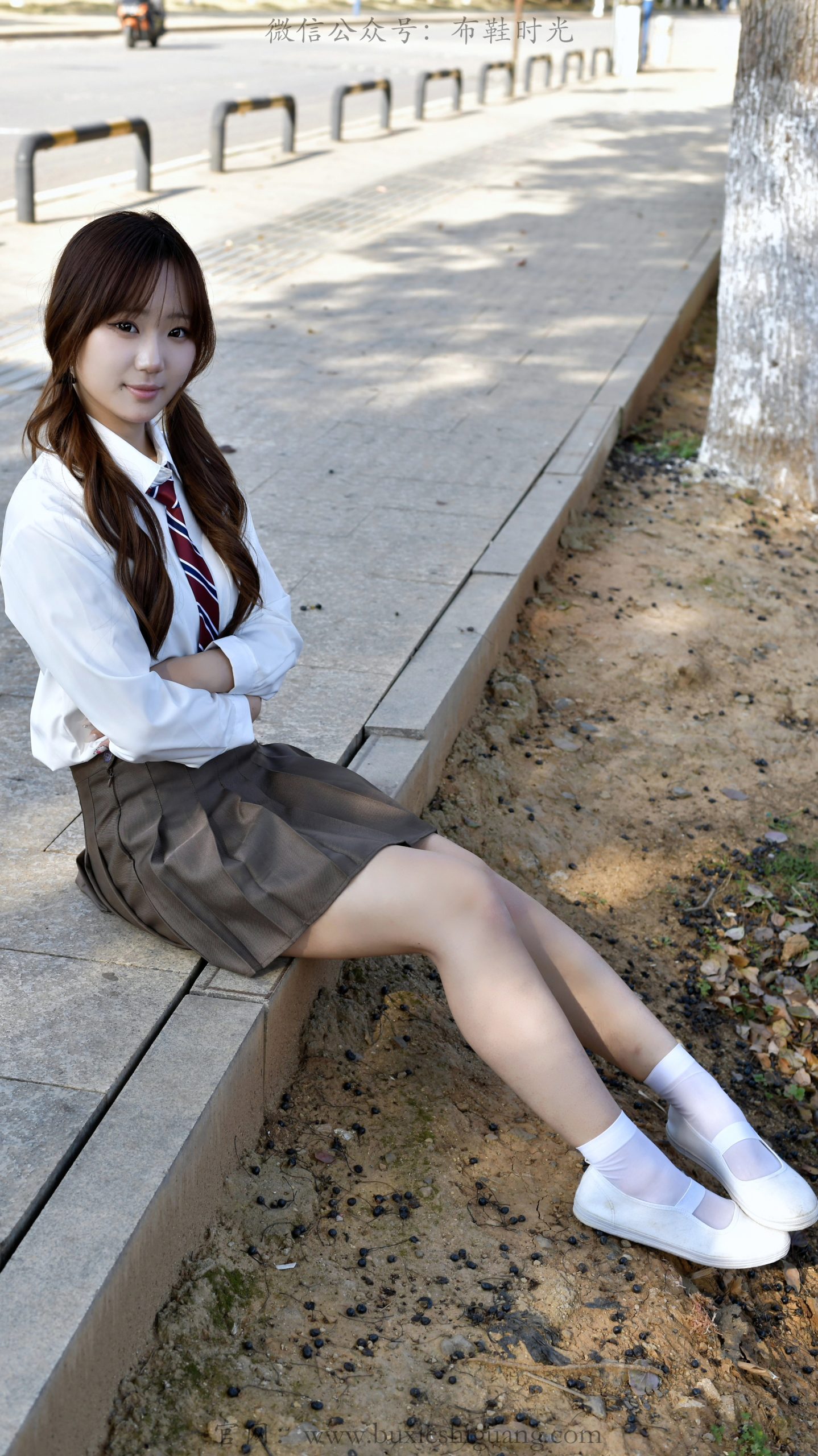 326/UU~【春野JK】玉兰落满春径，JK少女定格校园青春瞬间。