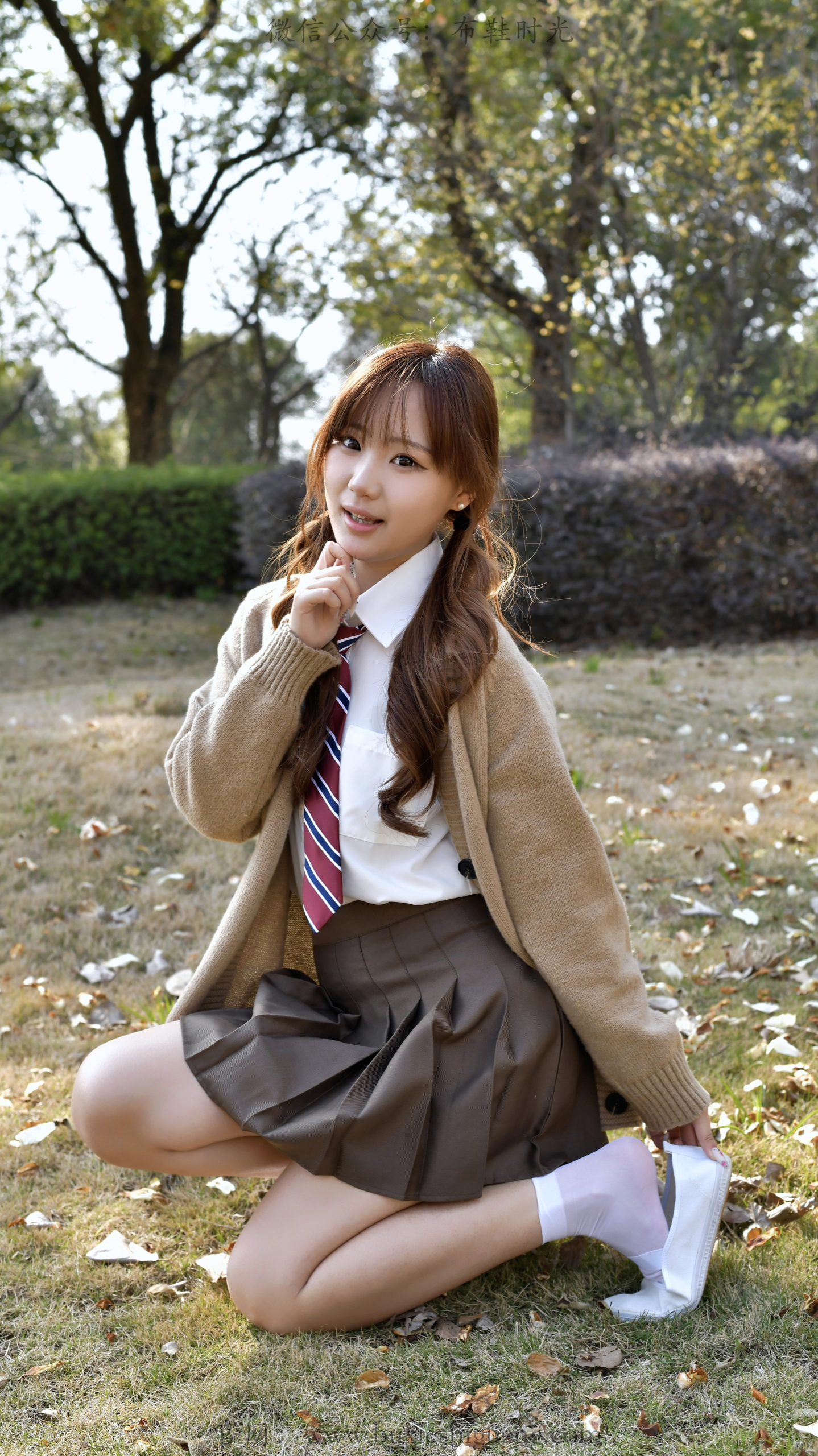 326/UU~【春野JK】玉兰落满春径，JK少女定格校园青春瞬间。