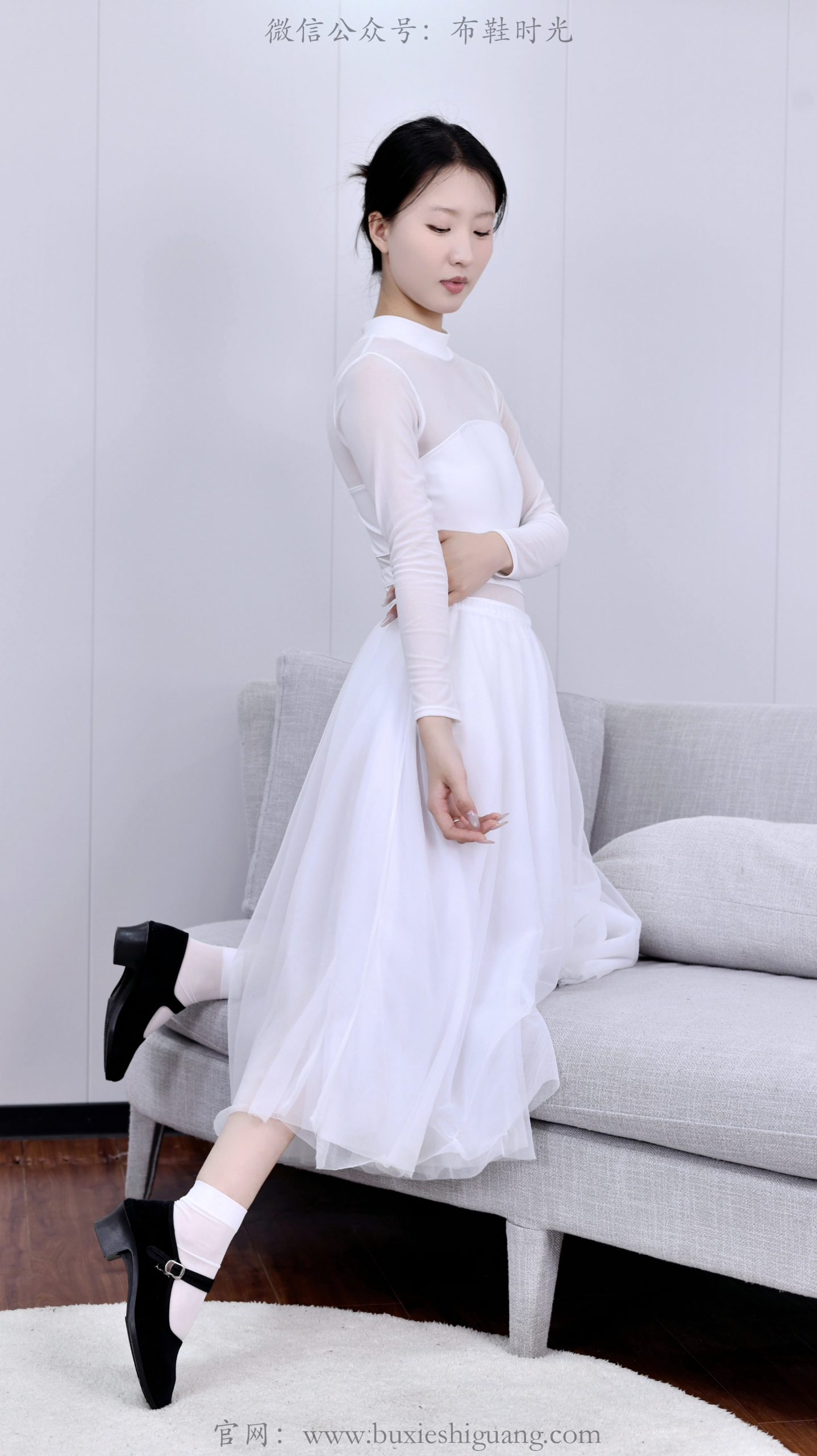 329/月月~【素履清姿】白纱映素袜，鞋履藏温柔，定格灵动足部瞬间。