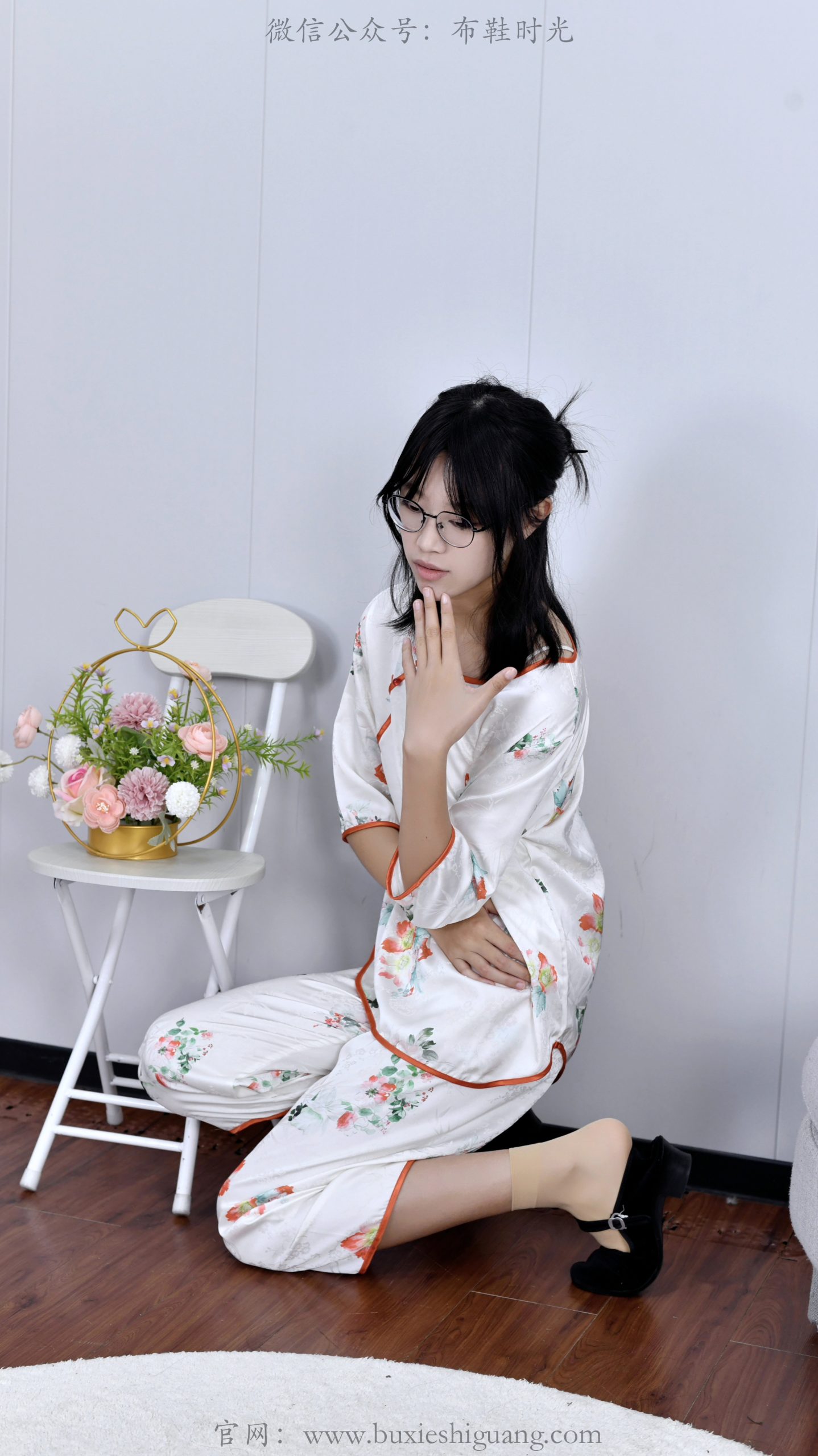 332/小念~【闲居雅韵】印花衣柔藏温婉，素袜黑鞋映闲姿。