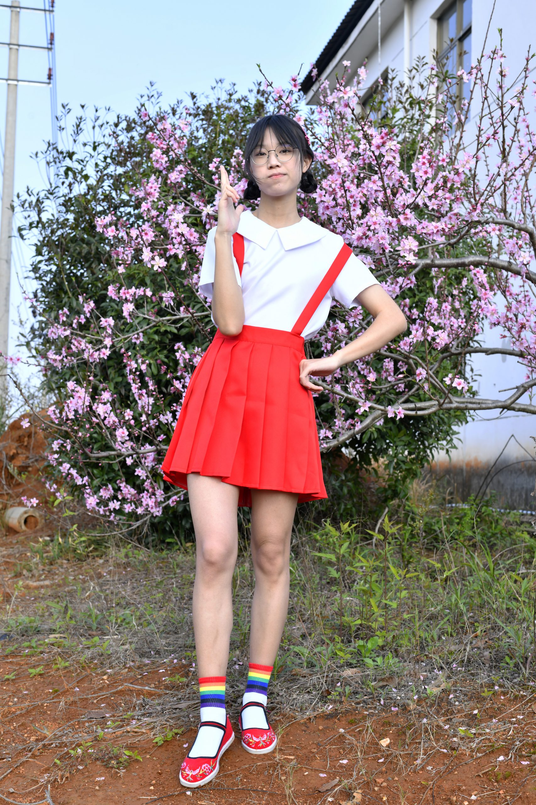 333/小念~【桃下红裙】红裙绣花鞋映桃花，笑靥藏春韵。