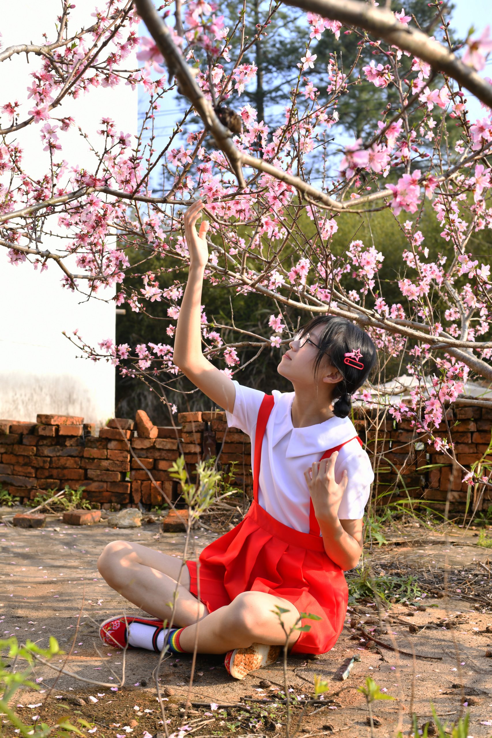 333/小念~【桃下红裙】红裙绣花鞋映桃花，笑靥藏春韵。