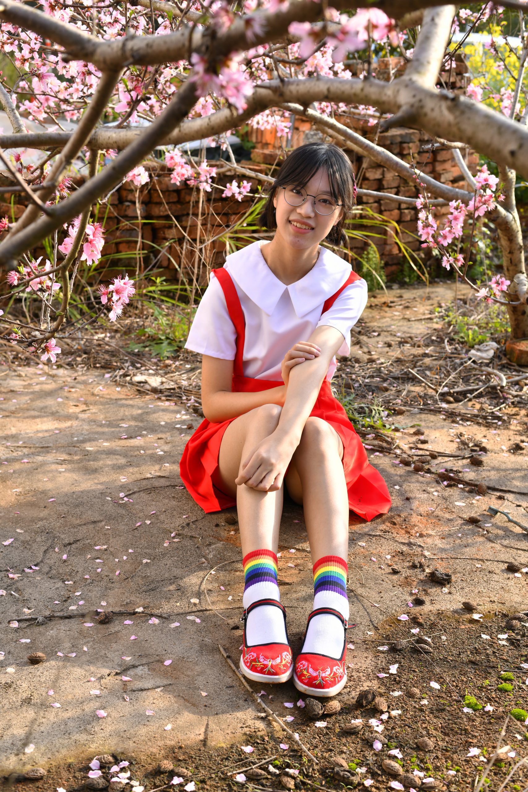 333/小念~【桃下红裙】红裙绣花鞋映桃花，笑靥藏春韵。