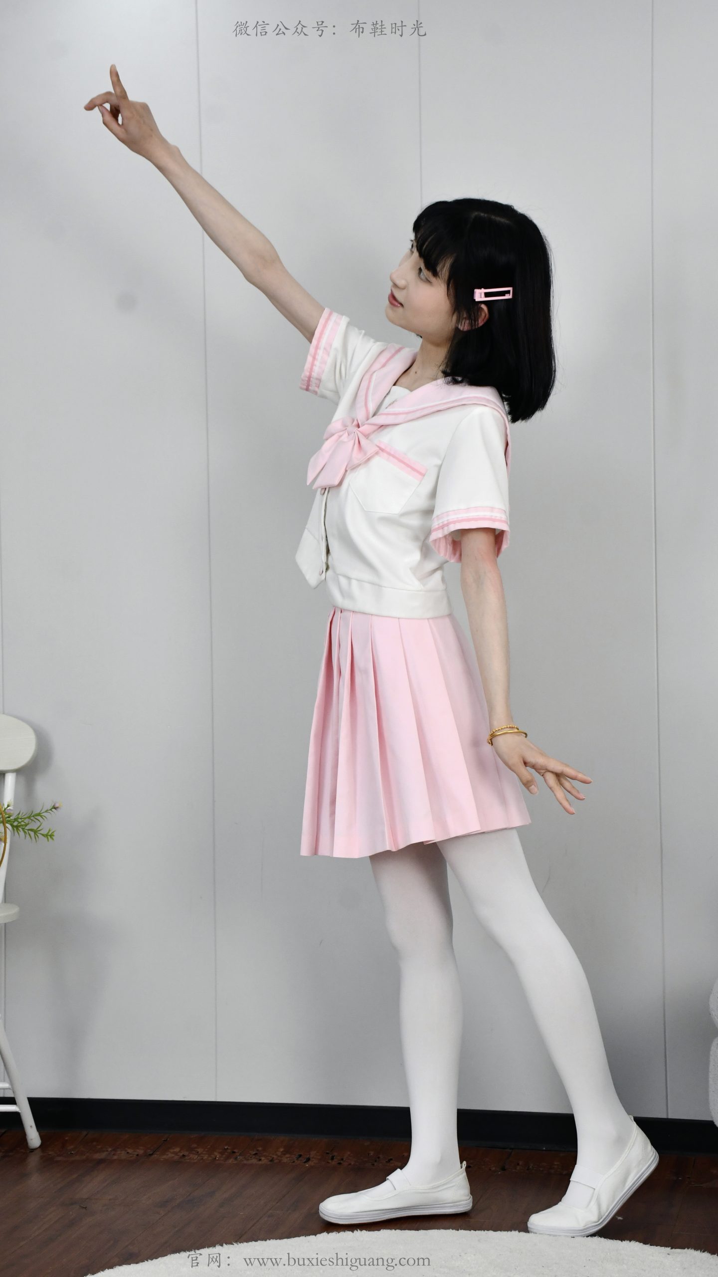 336/柒柒~【粉白JK】粉白水手服映柔光，白袜软鞋藏少女心事。