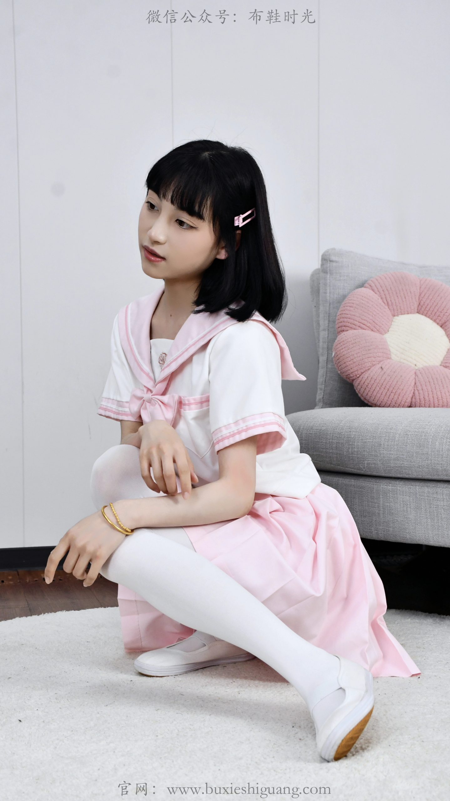 336/柒柒~【粉白JK】粉白水手服映柔光，白袜软鞋藏少女心事。
