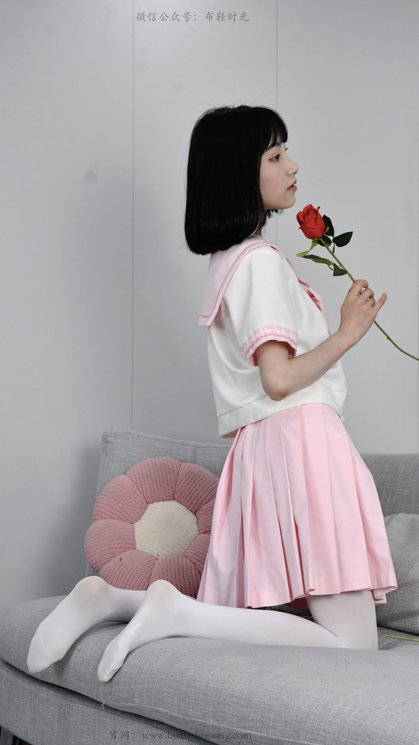 336/柒柒~【粉白JK】粉白水手服映柔光，白袜软鞋藏少女心事。