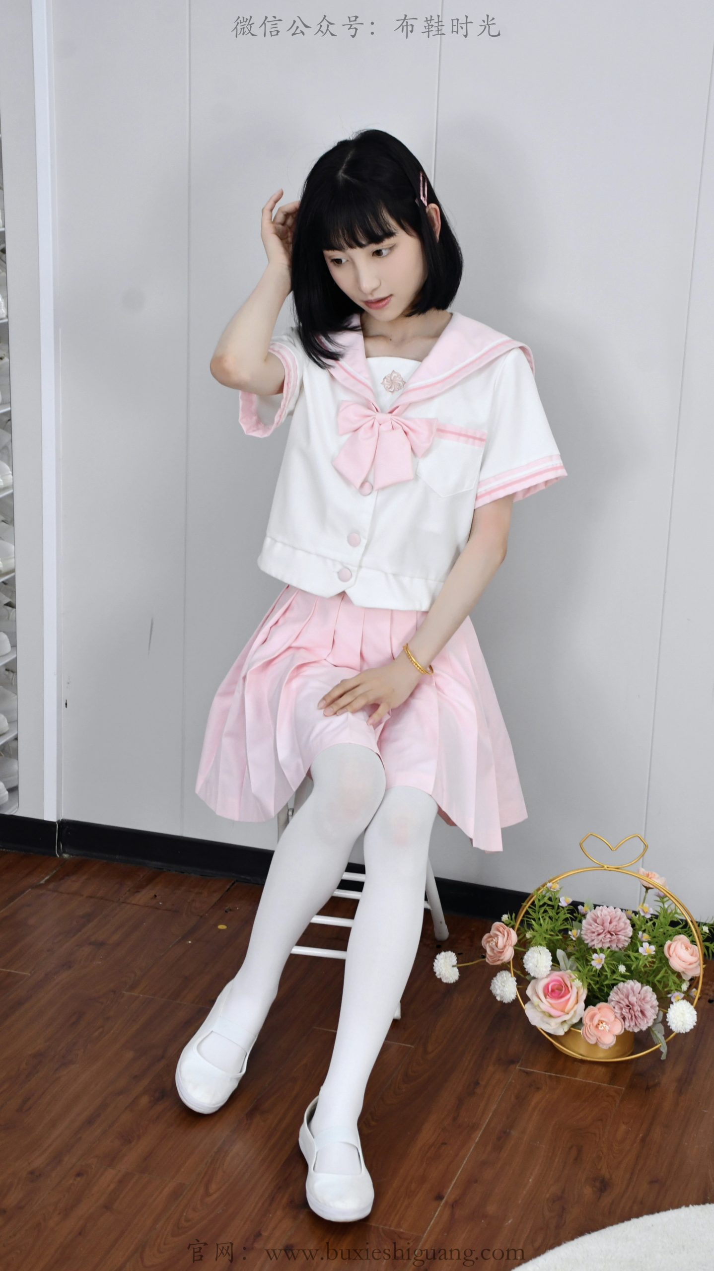336/柒柒~【粉白JK】粉白水手服映柔光，白袜软鞋藏少女心事。