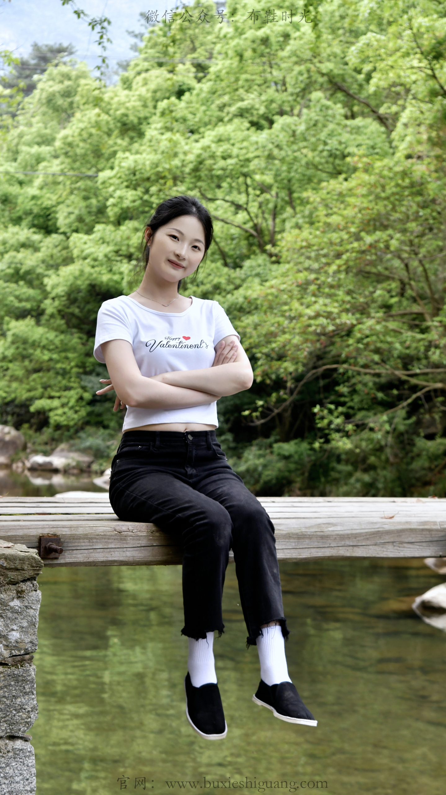 343/安妮~【山野闲行】溪谷清风伴闲步，素衣少女藏山野温柔。