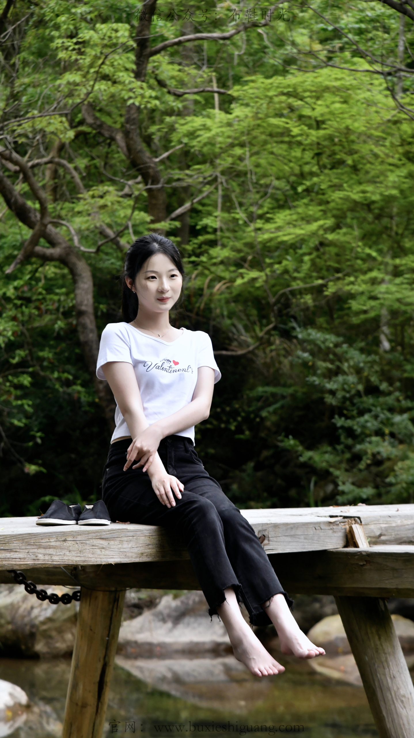 343/安妮~【山野闲行】溪谷清风伴闲步，素衣少女藏山野温柔。