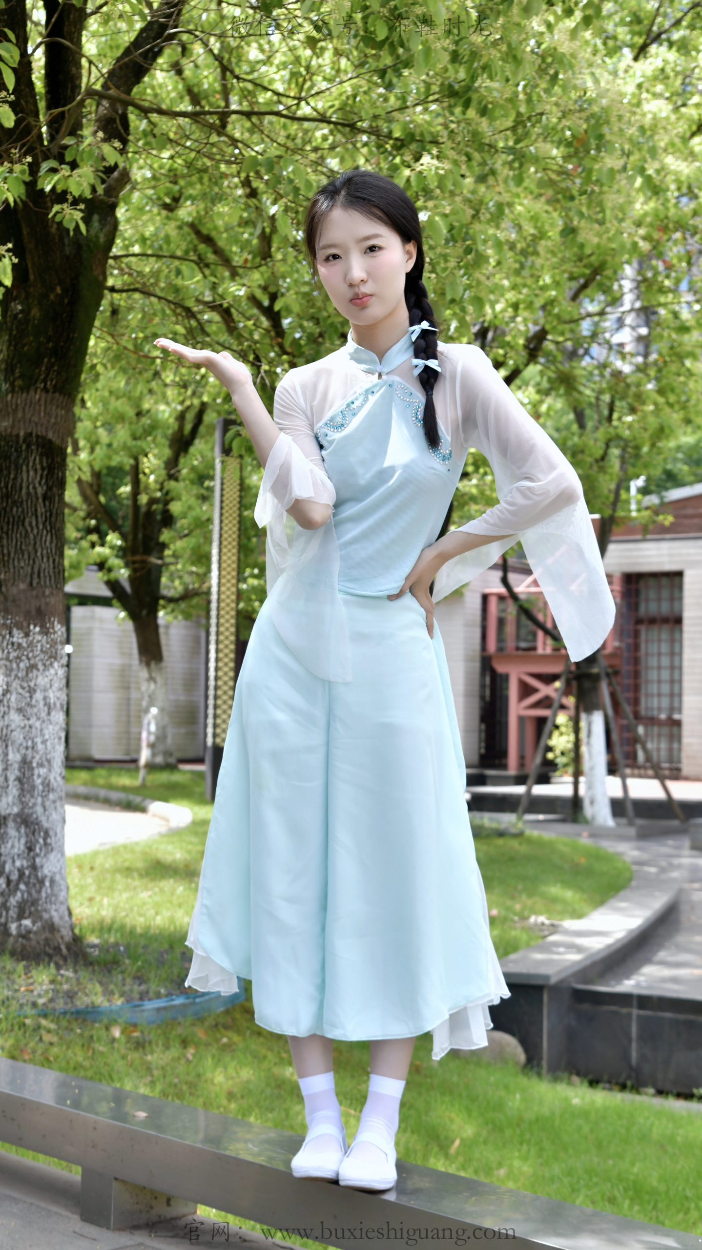 344/月月~【国风清雅】清风拂翠影，新中式少女藏清雅古韵。