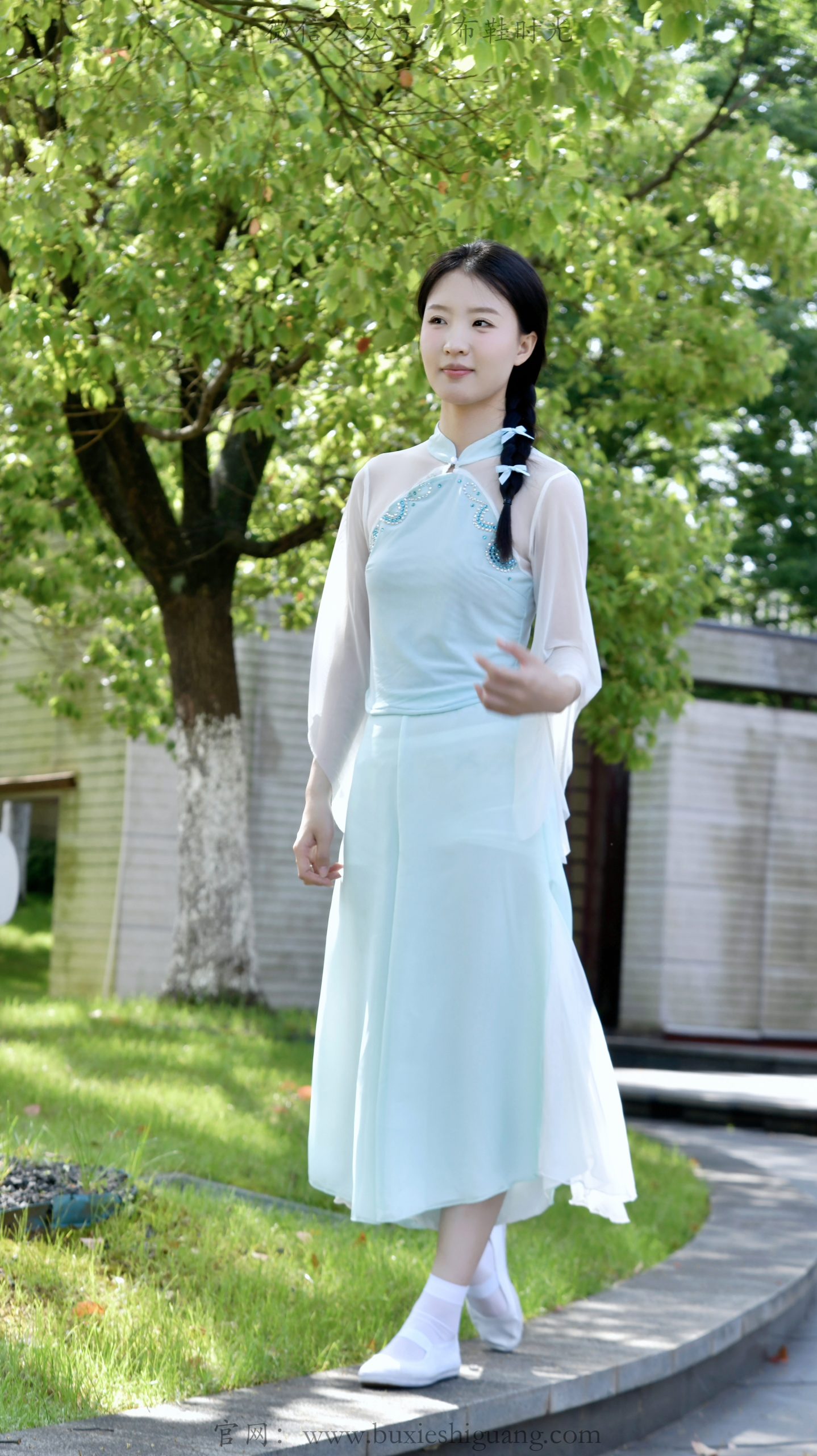 344/月月~【国风清雅】清风拂翠影，新中式少女藏清雅古韵。