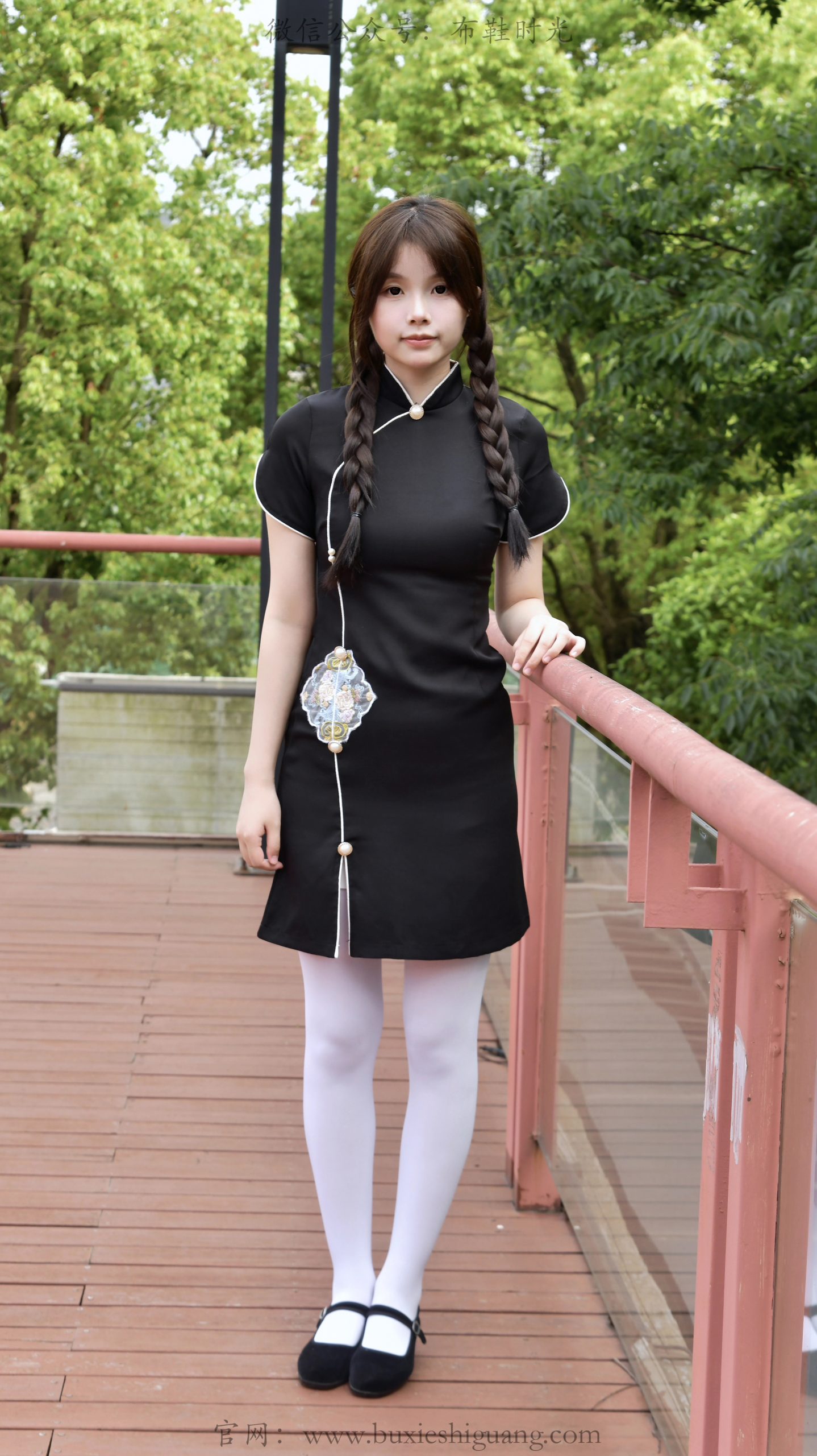 346/兔兔~【墨韵清妍】黑旗袍衬清雅，白袜轻履藏东方温婉。