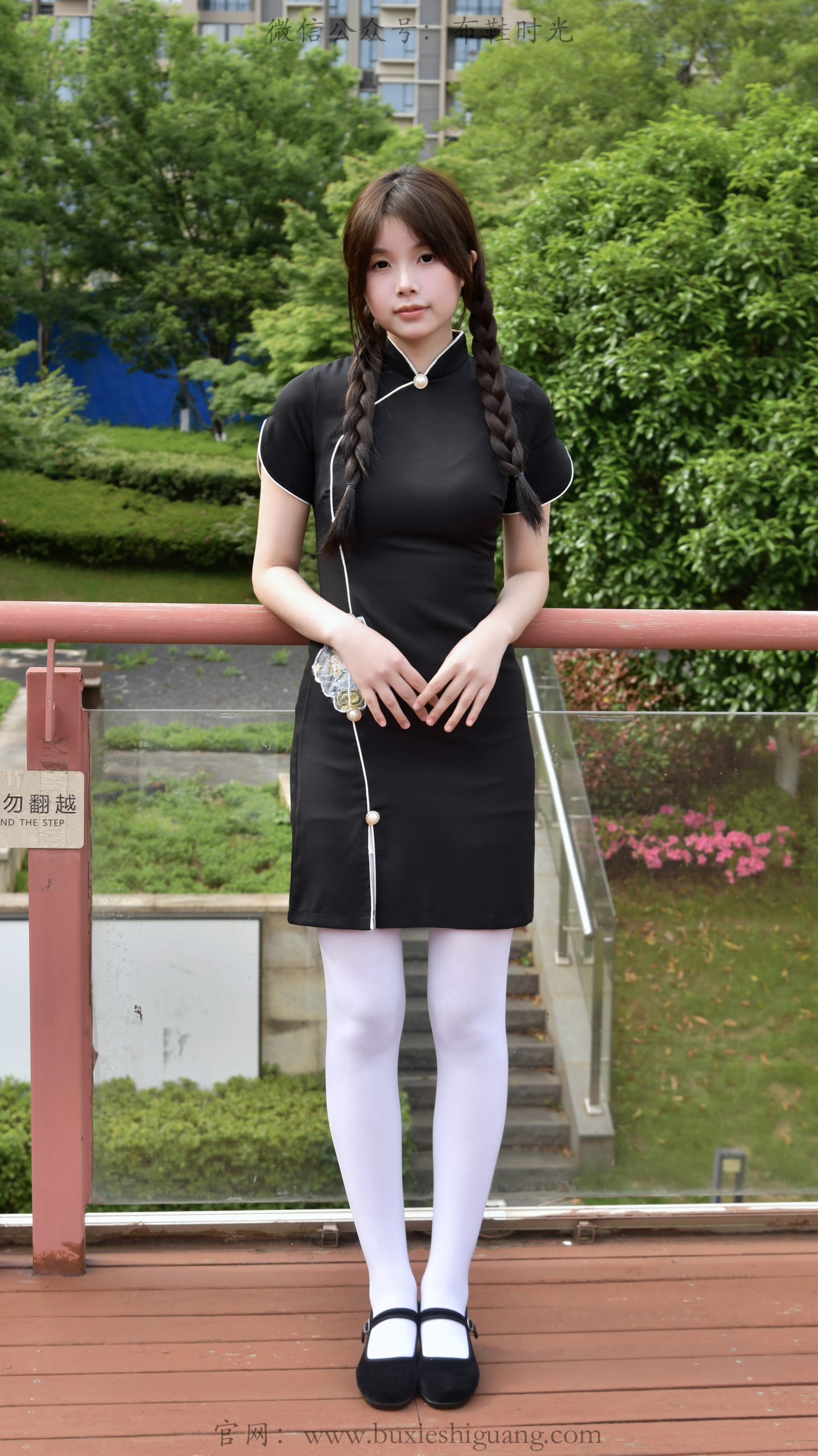 346/兔兔~【墨韵清妍】黑旗袍衬清雅，白袜轻履藏东方温婉。