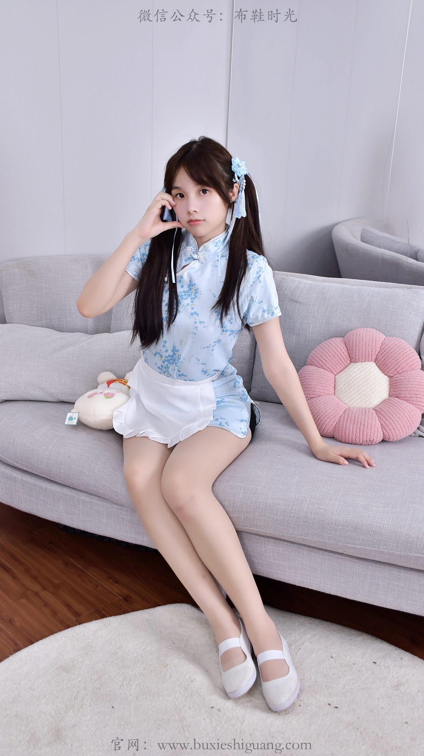 348/兔兔~【蓝韵闺闲】浅衫旗袍藏温婉，软履轻携少女闲趣。