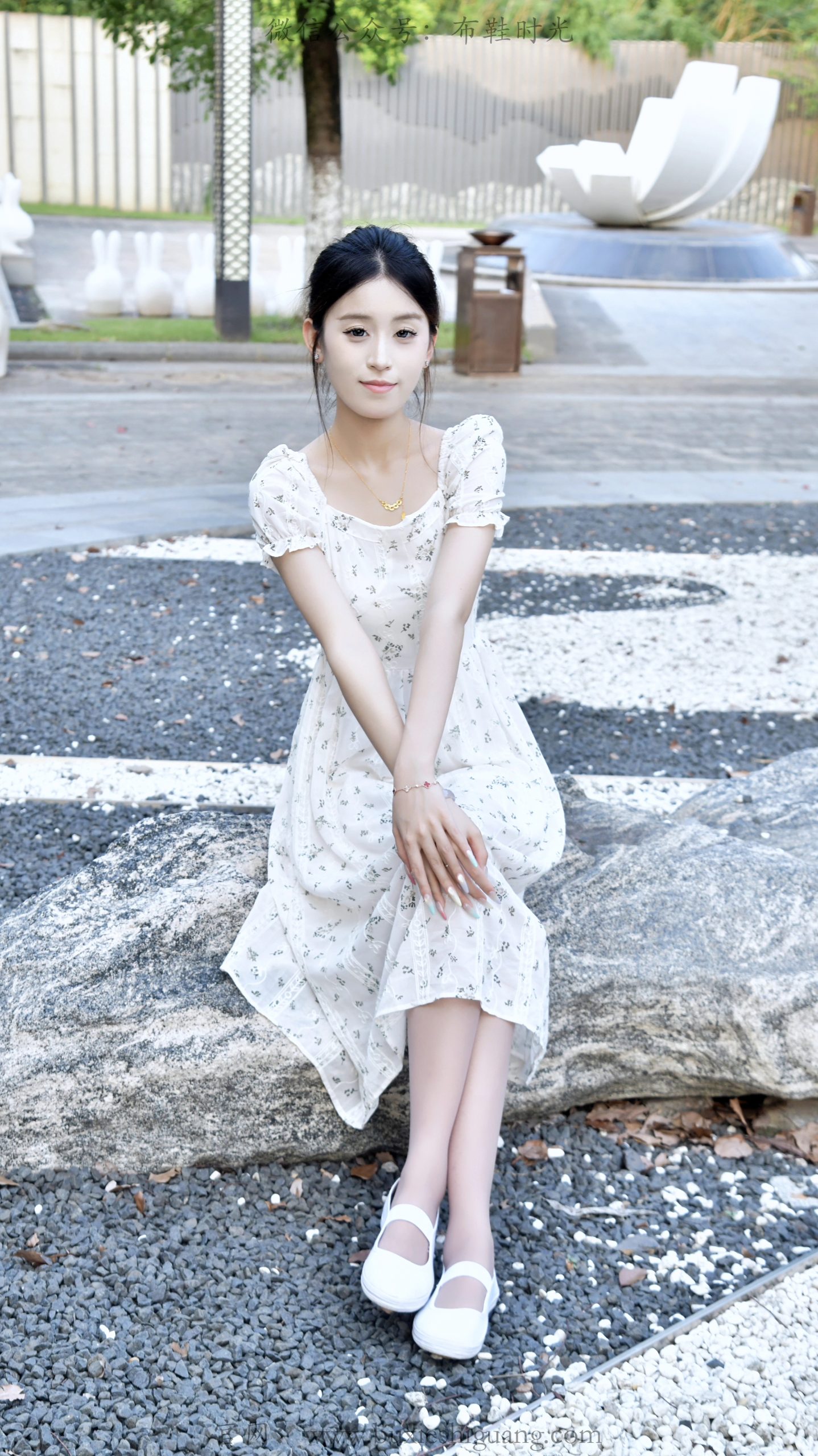 355/小清~【碎花闲庭】碎花长裙游园间，白鞋柔袜藏尽初夏温柔。