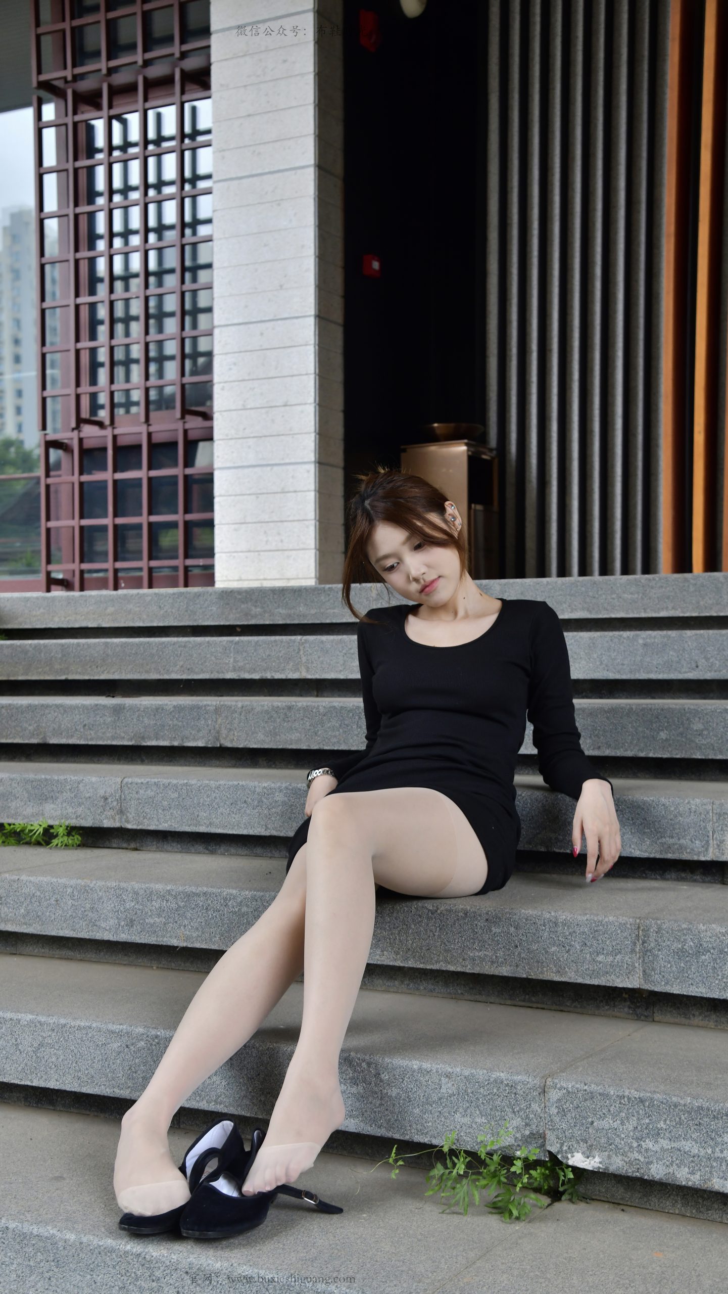 357/夏夏~【黑裙庭隅】黑裙漫步青石园林，薄袜红舞鞋衬温婉身姿。