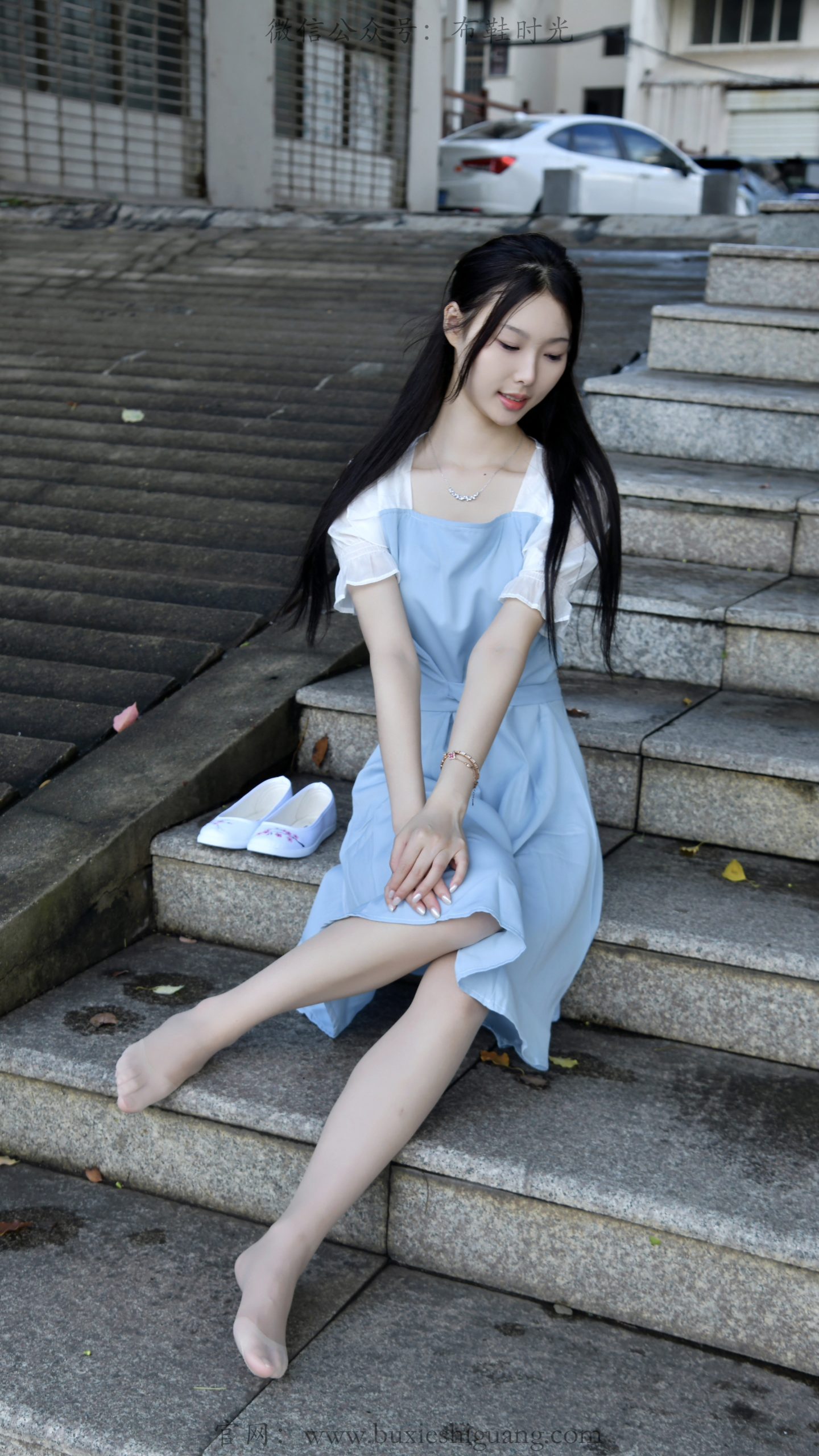 362/青子~【浅夏清欢】碧水垂柳衬淡蓝裙，悠然姿态邂逅夏日光景。