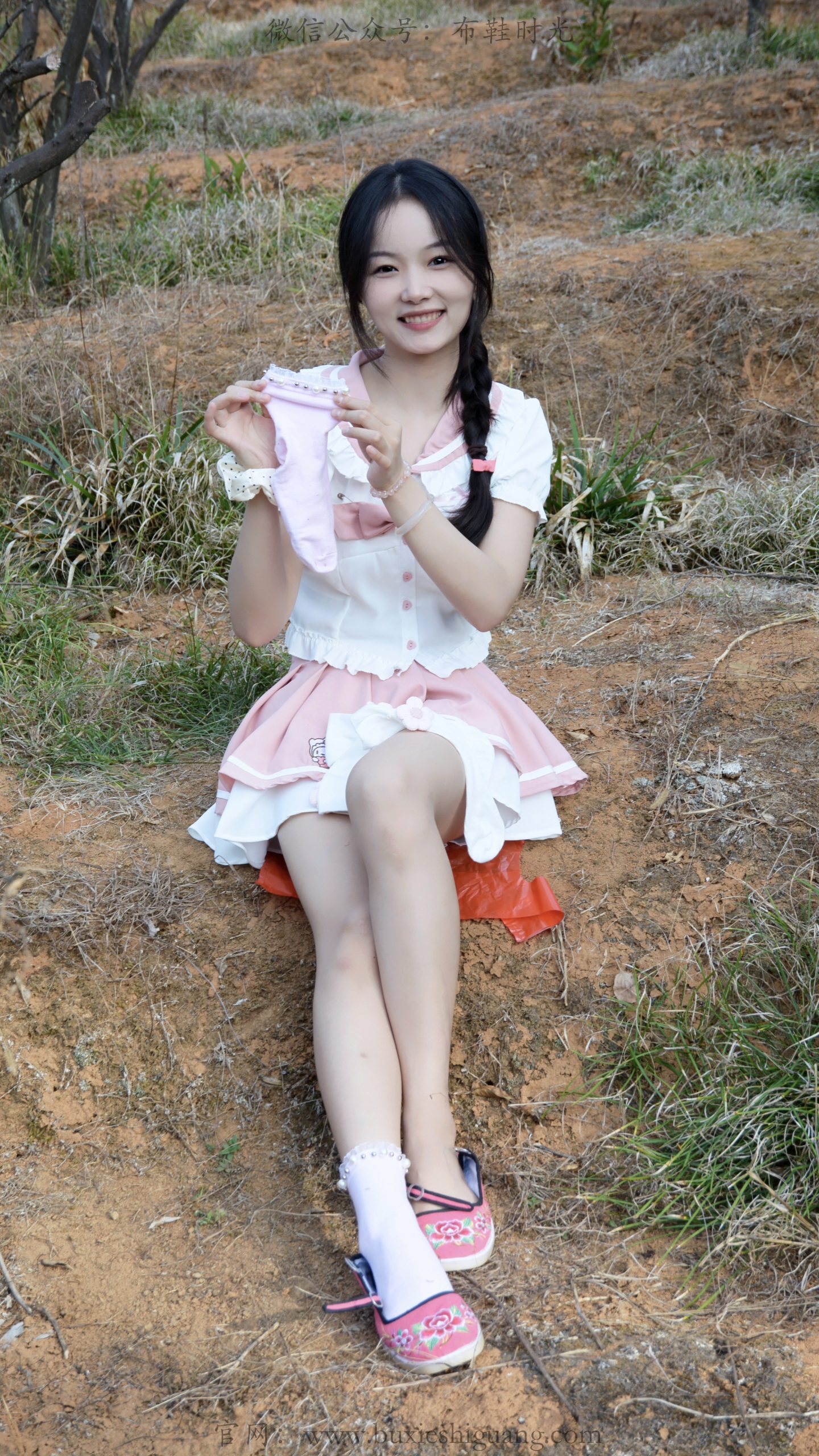 366/芸芸~【山野少女】林间踏野俏影灵动，鞋袜相伴尽享山野时光。