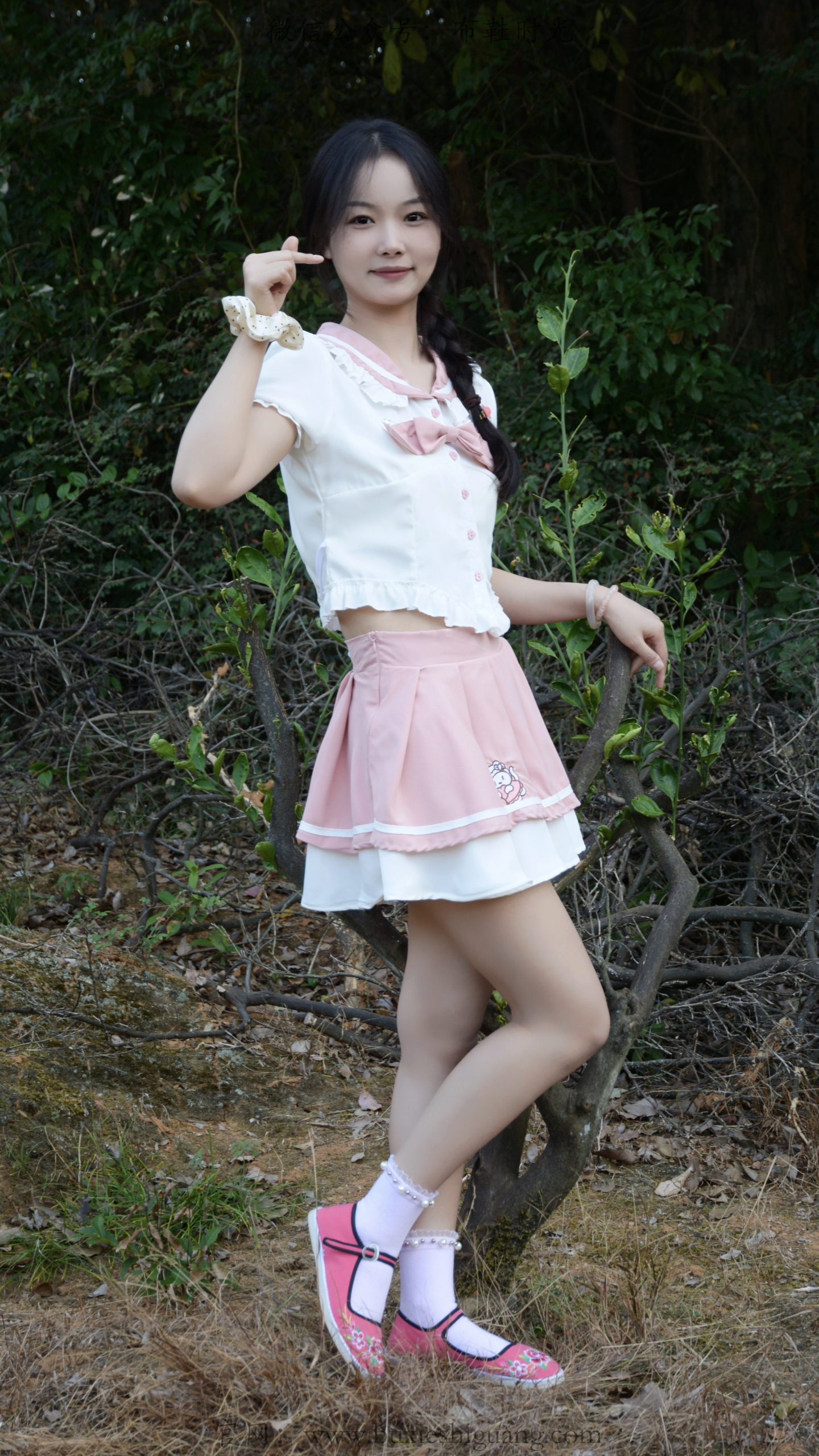366/芸芸~【山野少女】林间踏野俏影灵动，鞋袜相伴尽享山野时光。