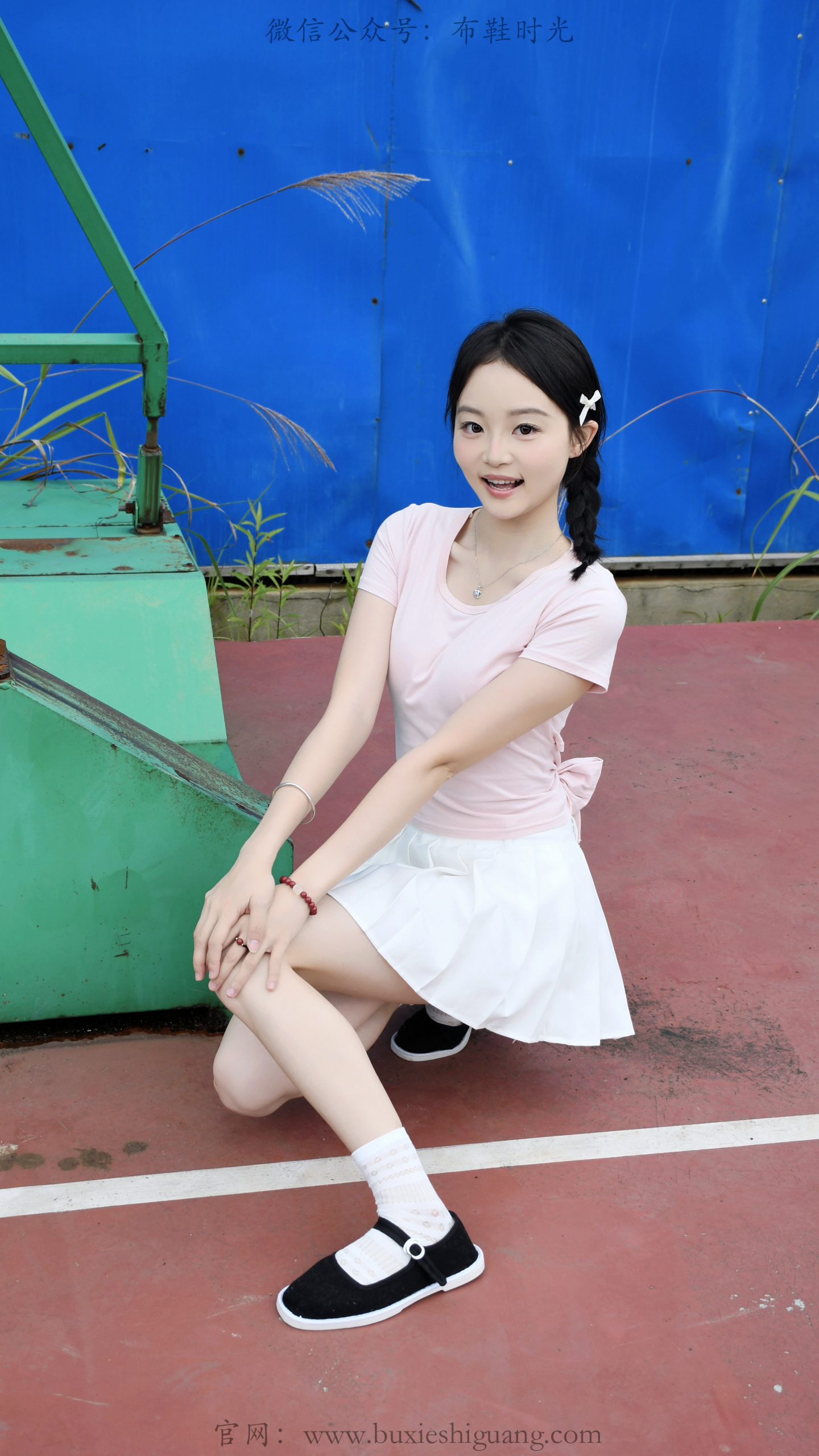 367/双双~【球场甜漾】撞色球场元气出镜，鞋袜相伴尽释少女鲜活朝气。