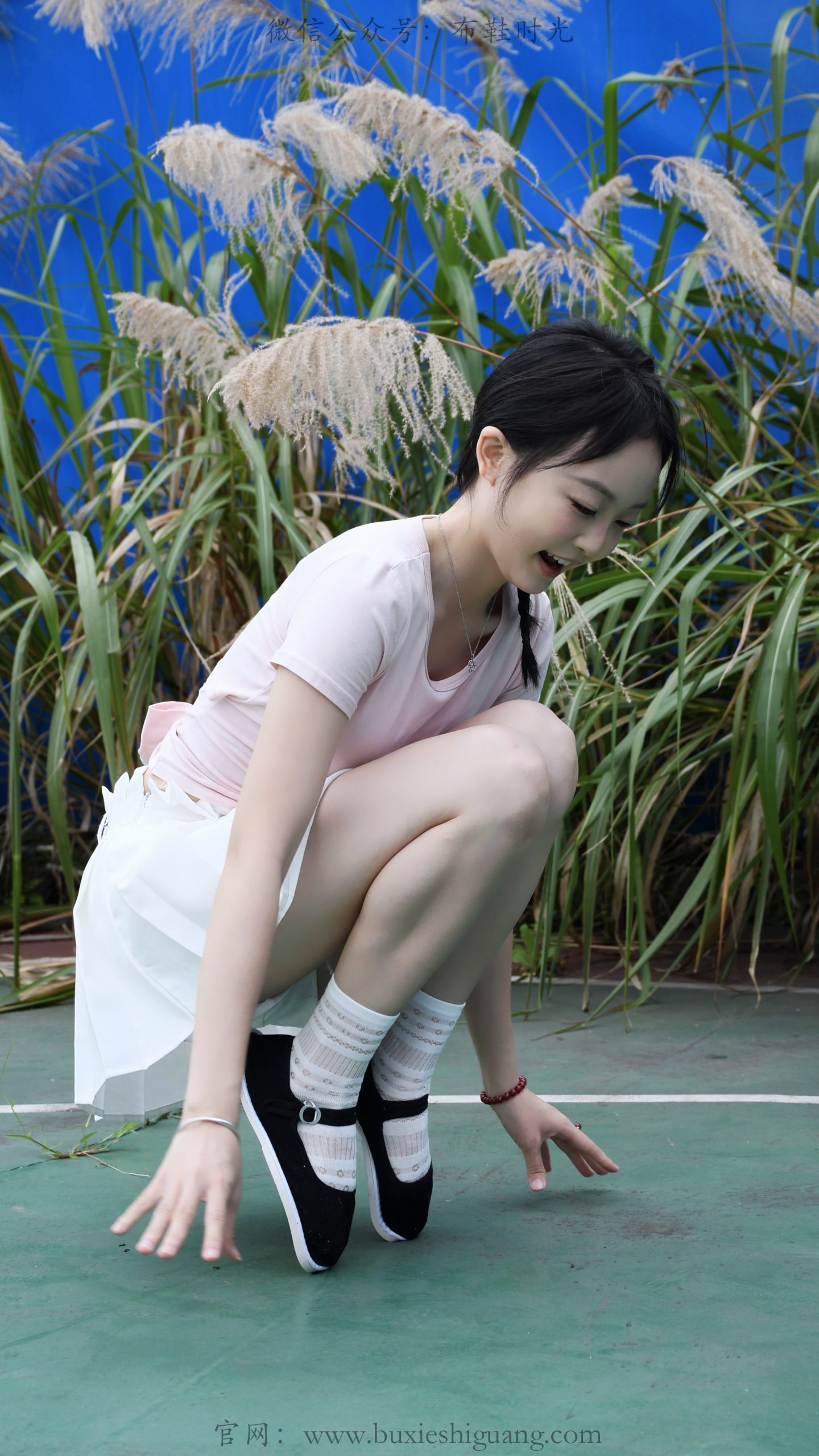 367/双双~【球场甜漾】撞色球场元气出镜，鞋袜相伴尽释少女鲜活朝气。