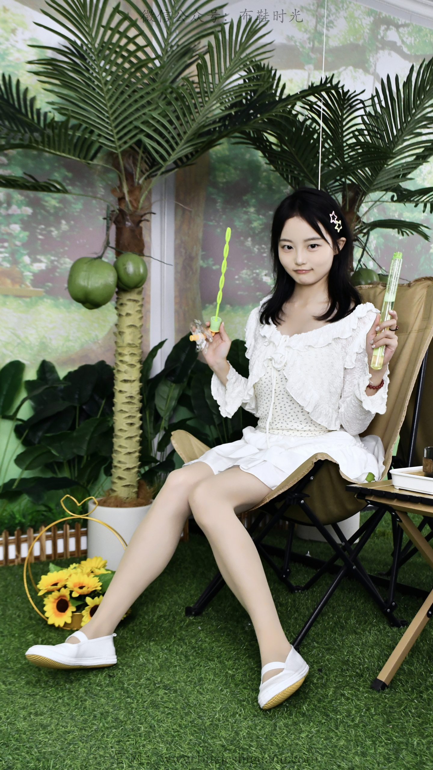 375/双双~【少女烂漫】  白裙搭配白一带布鞋，置身绿野场景灵动又治愈。