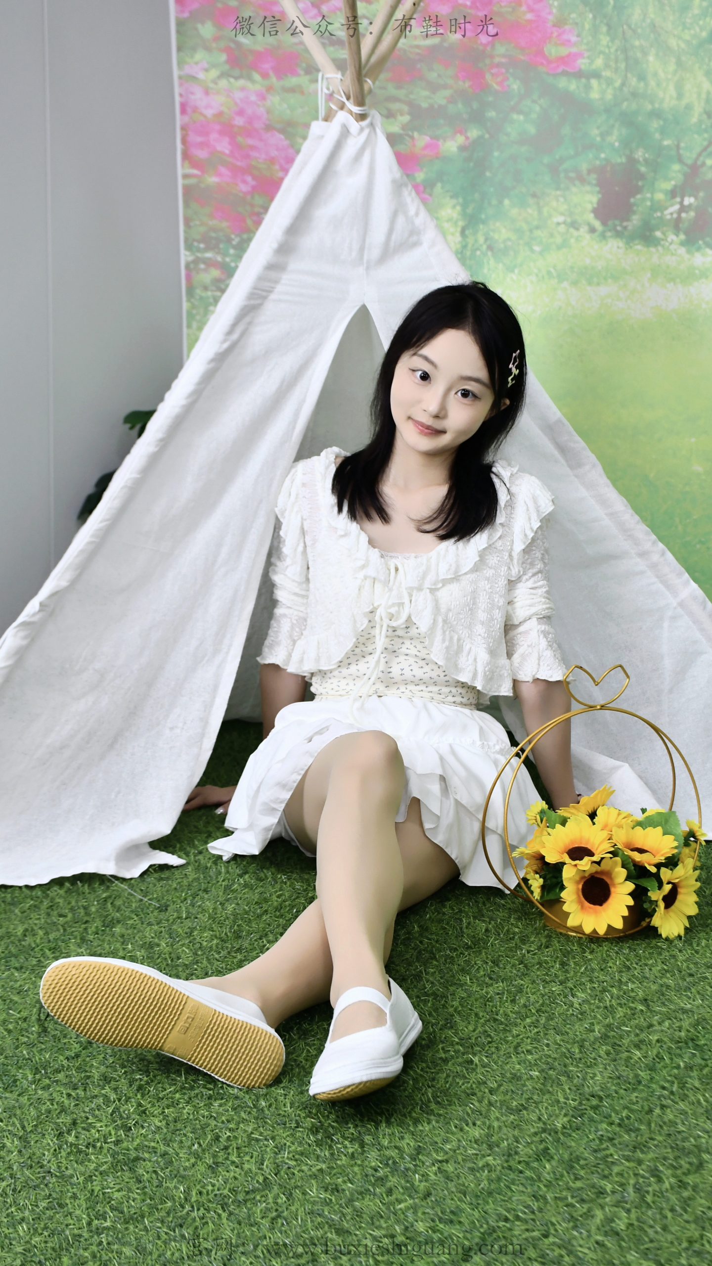 375/双双~【少女烂漫】  白裙搭配白一带布鞋，置身绿野场景灵动又治愈。