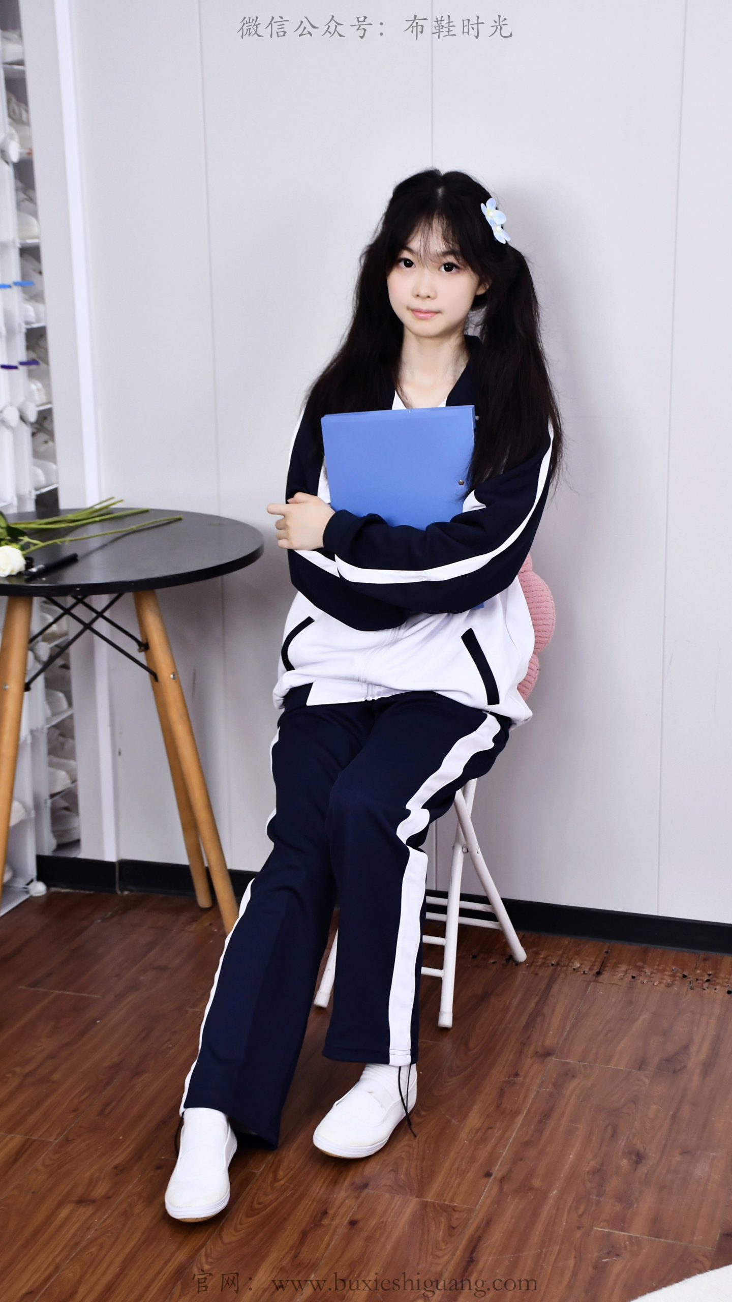 377/蕊蕊~【校服韶华】一室清浅光景，校服少女百态，藏着青春烂漫模样。